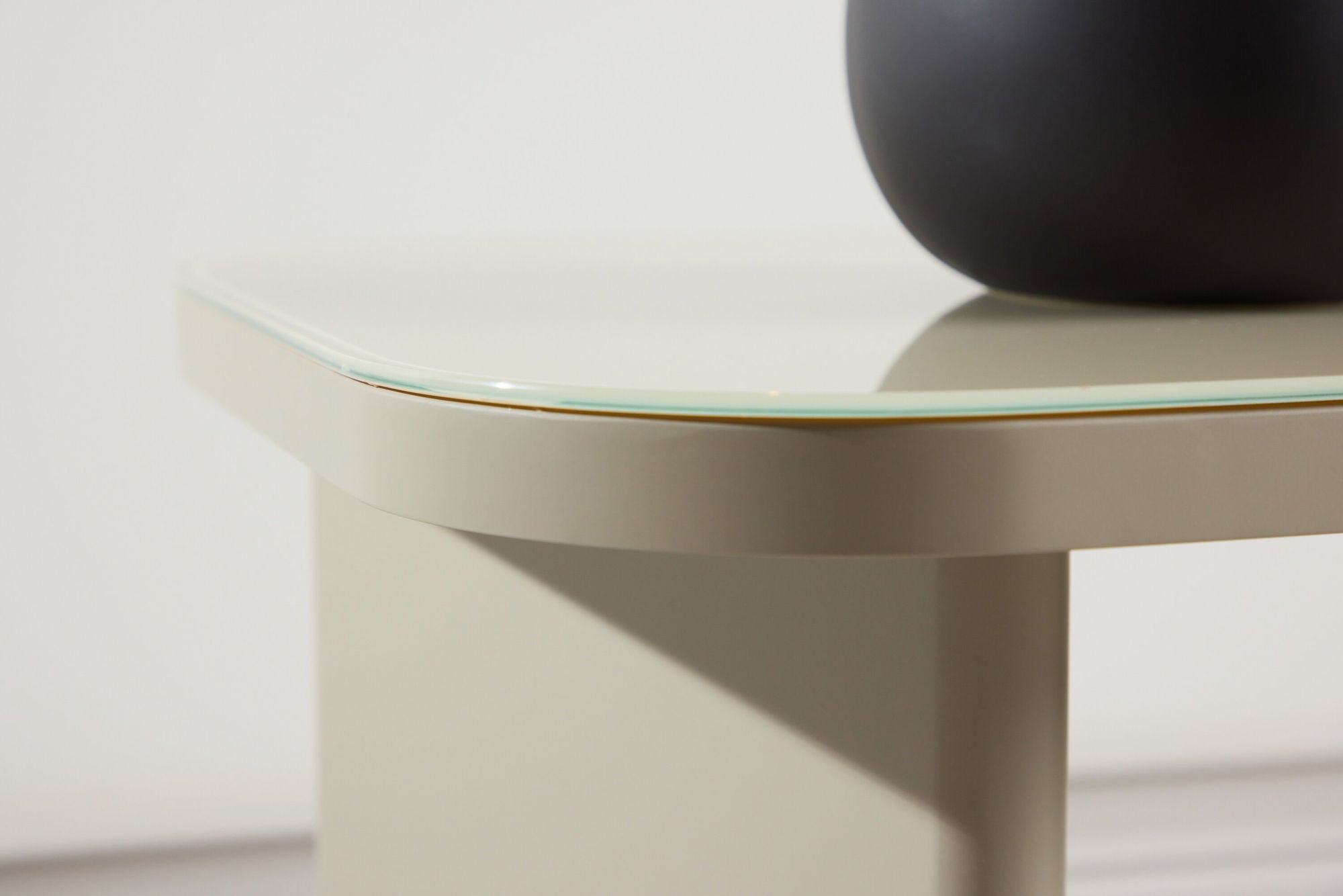 Venture Home Grönvik Side bord 70x45x40 cm - Beige MDF/ Glass Top