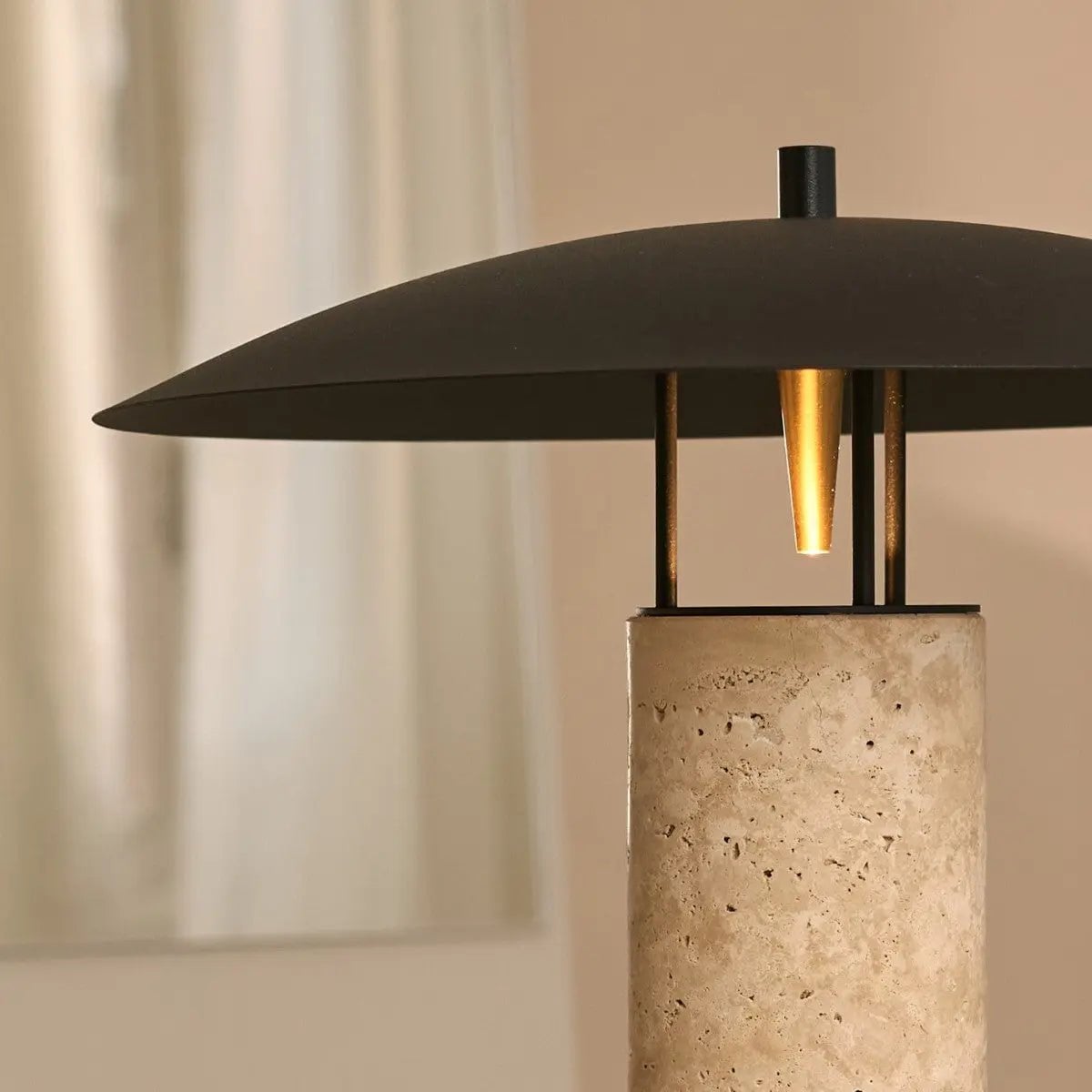 Nicholas travertin bordlampe