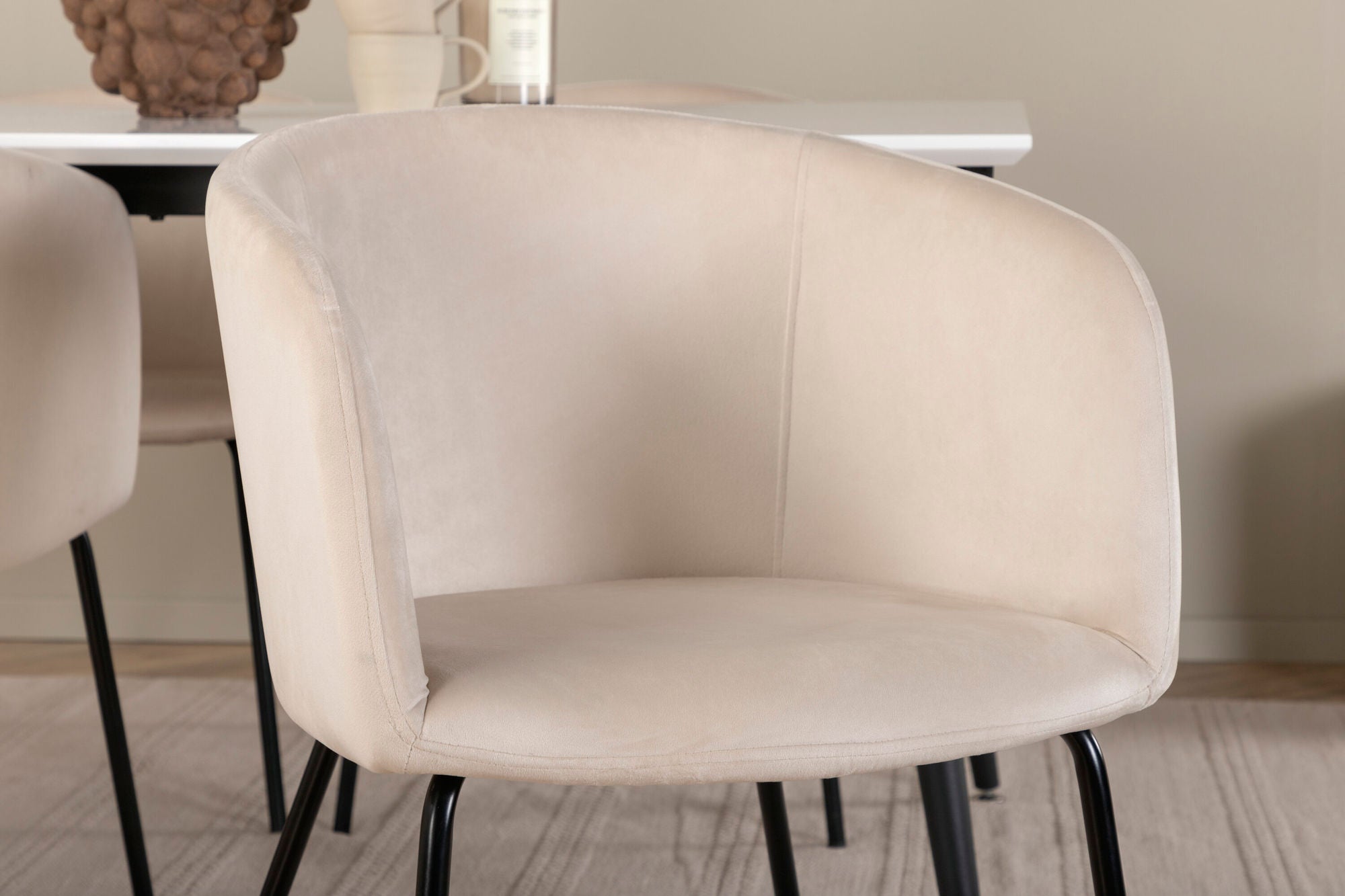 Venture Home Jimmy spisebord - Black / White HPL+Berit stol - Black / Beige Velvet_4