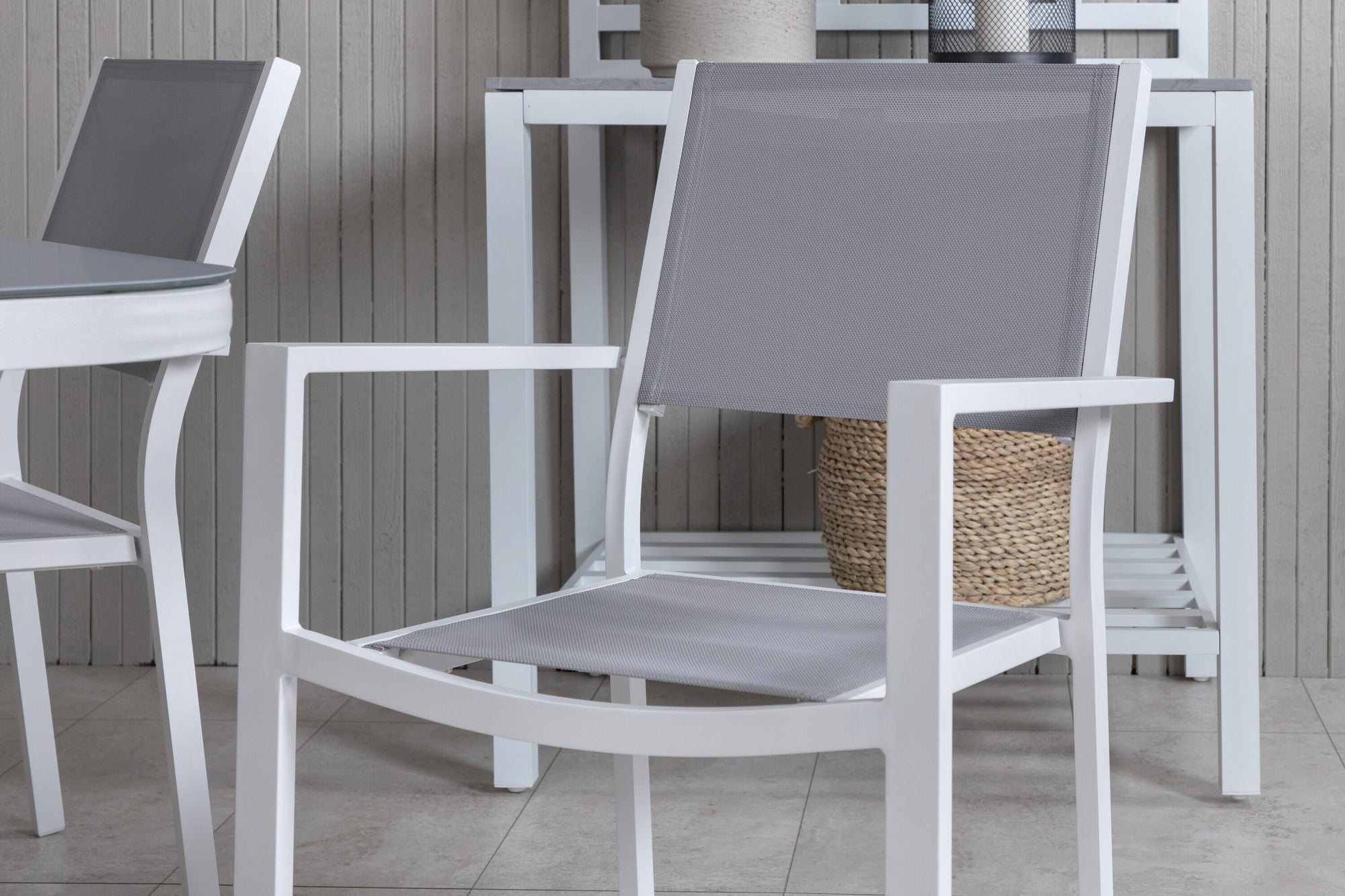 Venture Home Virya spisebord - White Alu / Grey Glass - small bord+Copacabana Stacking stol - White/Grey_4
