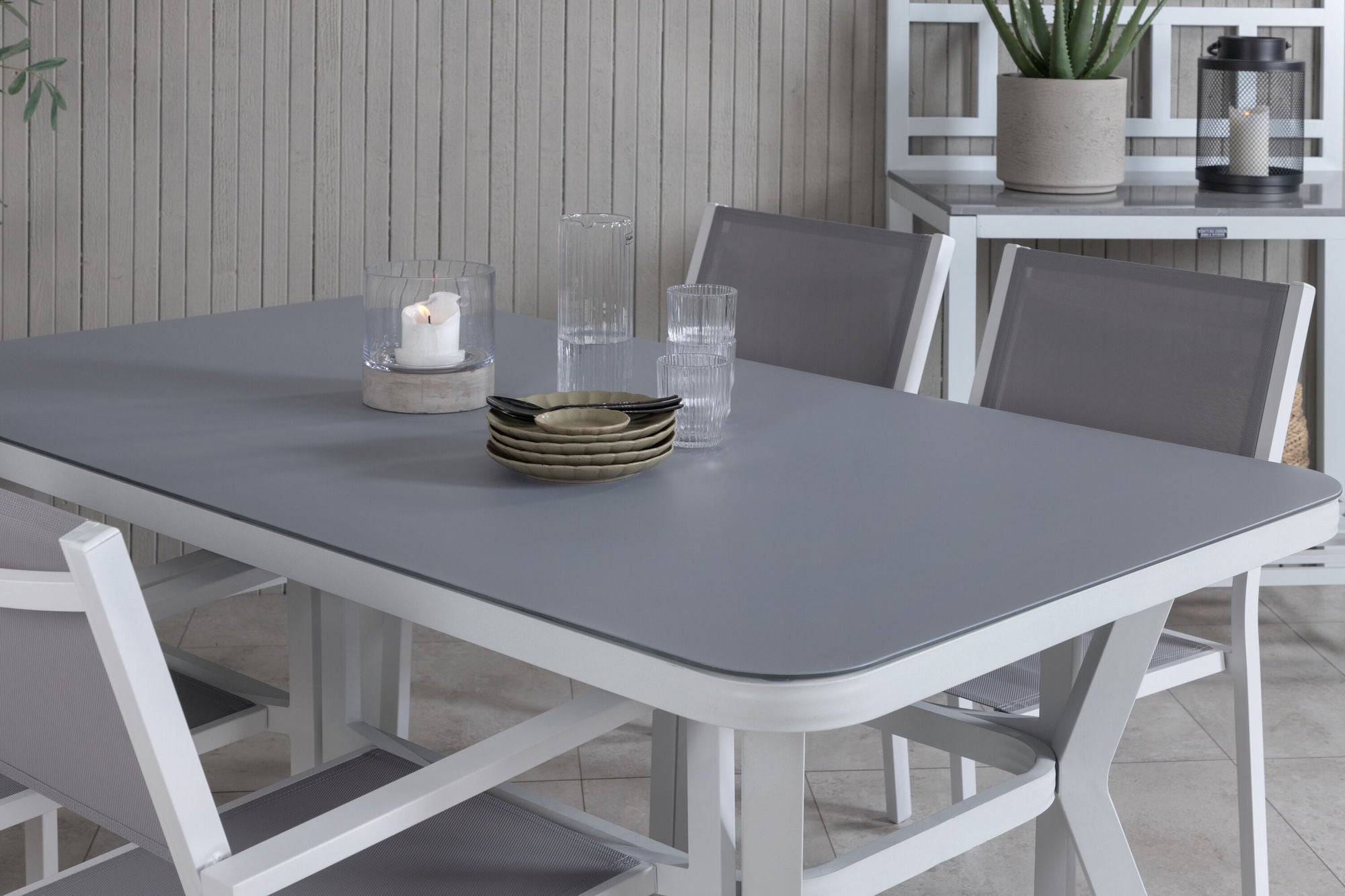 Venture Home Virya spisebord - White Alu / Grey Glass - small bord+Copacabana Stacking stol - White/Grey_4