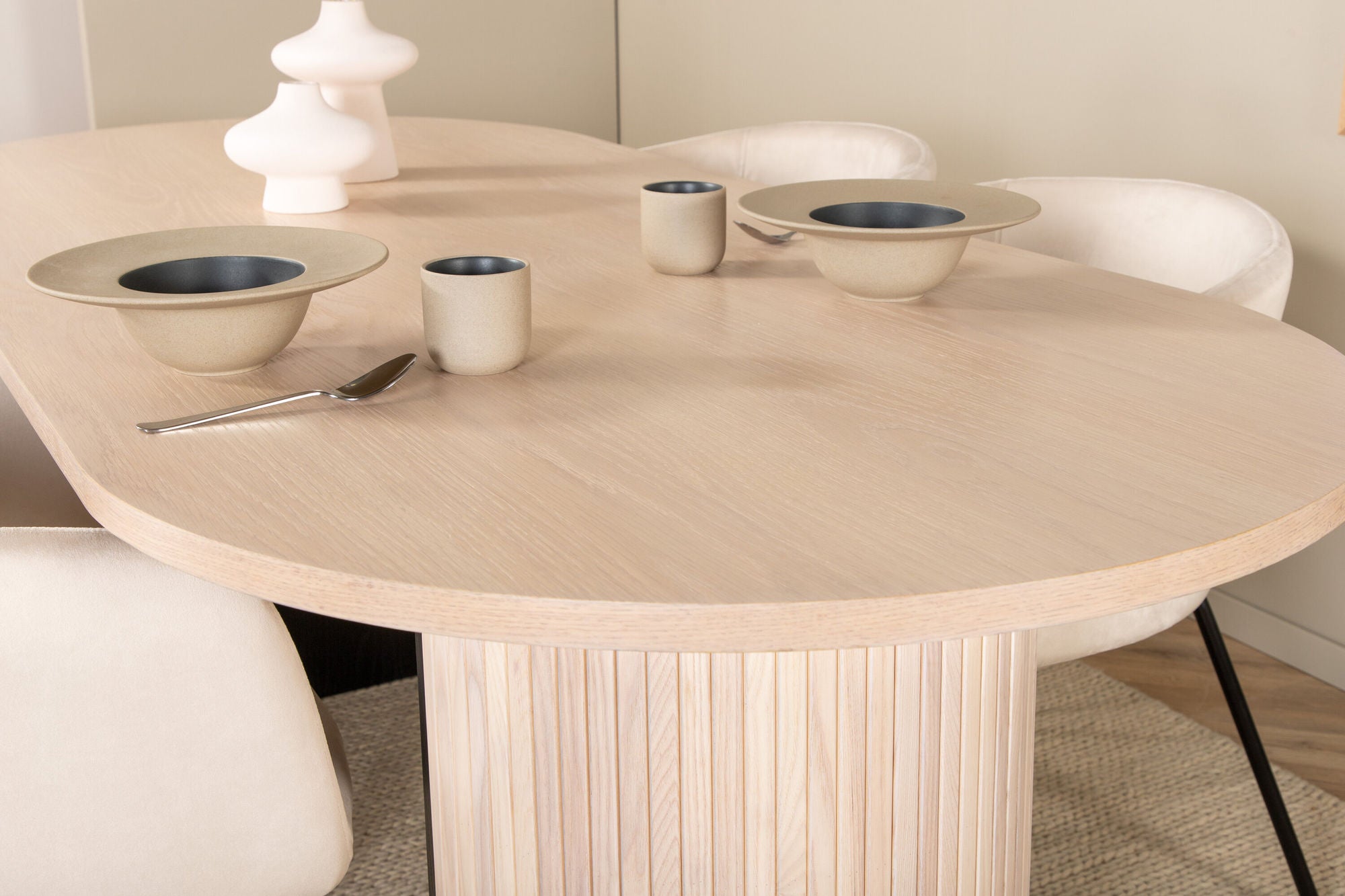 Venture Home Bianca Oval spisebord , White Wash Black Veneer+Berit stol , Black Beige Velvet_4