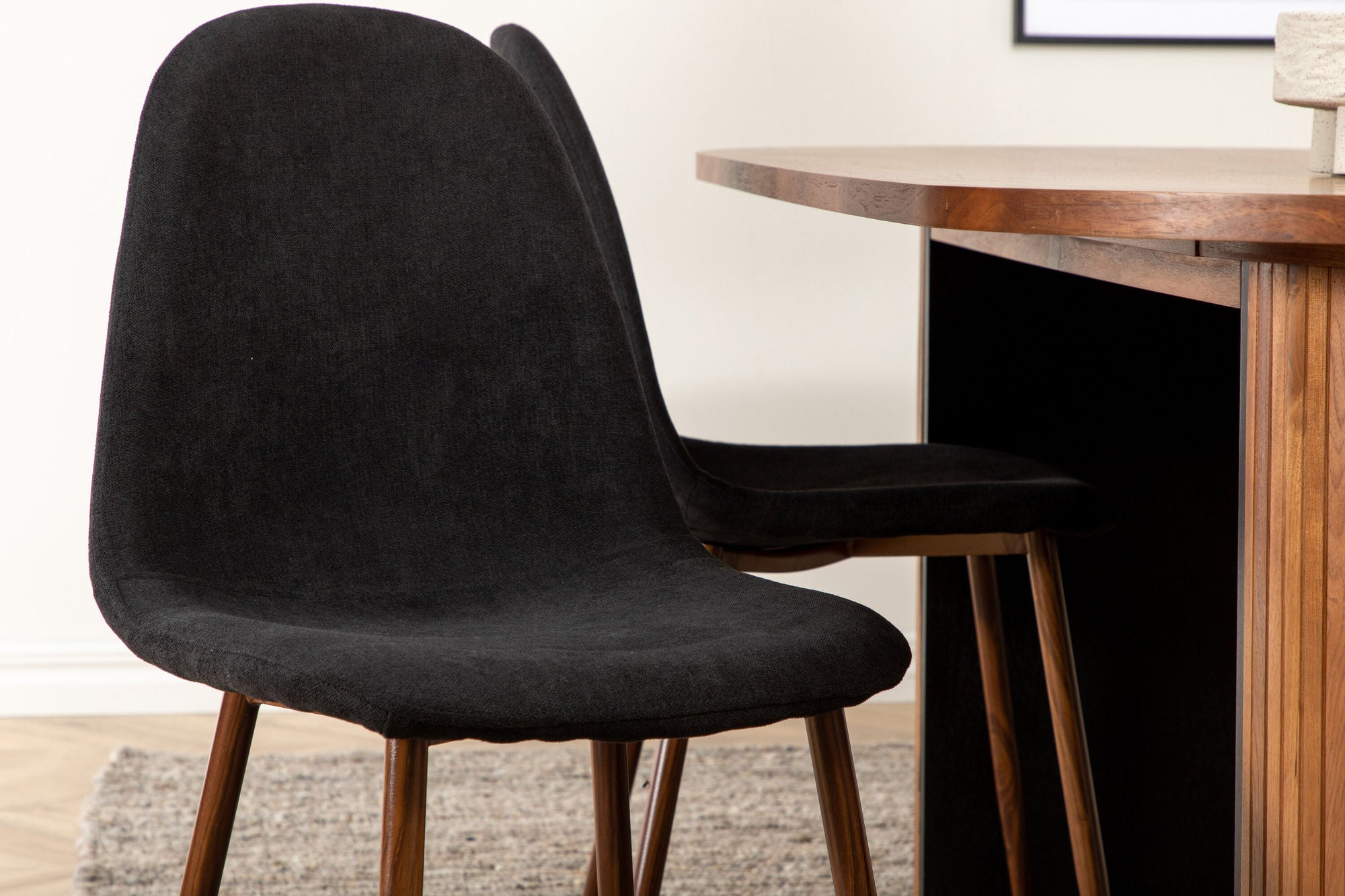 Venture Home Bianca Oval spisebord , Walnut Black Veneer+Polar Spisebordsstol , Walnut Legs , Black Fabric_6