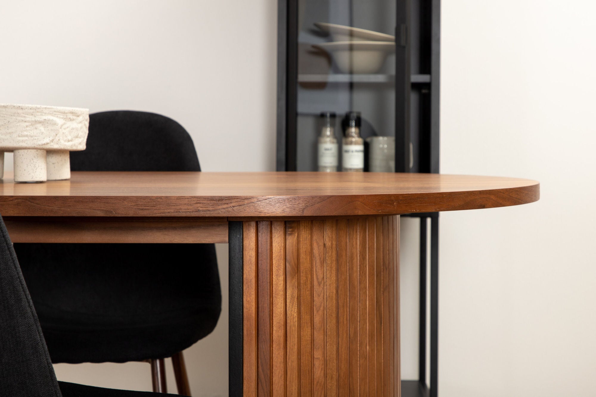 Venture Home Bianca Oval spisebord , Walnut Black Veneer+Polar Spisebordsstol , Walnut Legs , Black Fabric_6