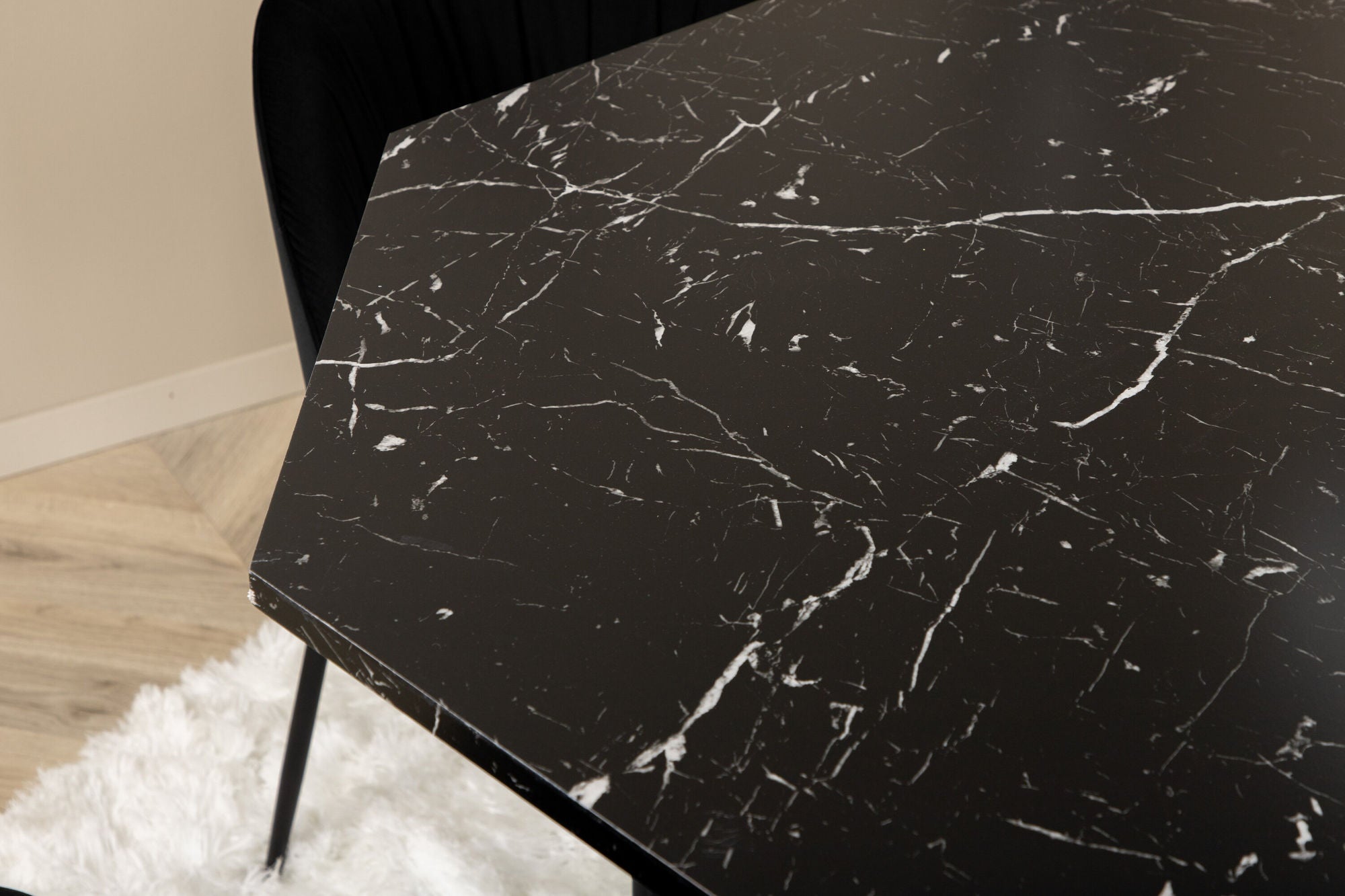Venture Home Marbs rund spisebord , Black Black Glass Marble+Wrinkles Spisebordsstol , Black Legs , Black Velvet_4
