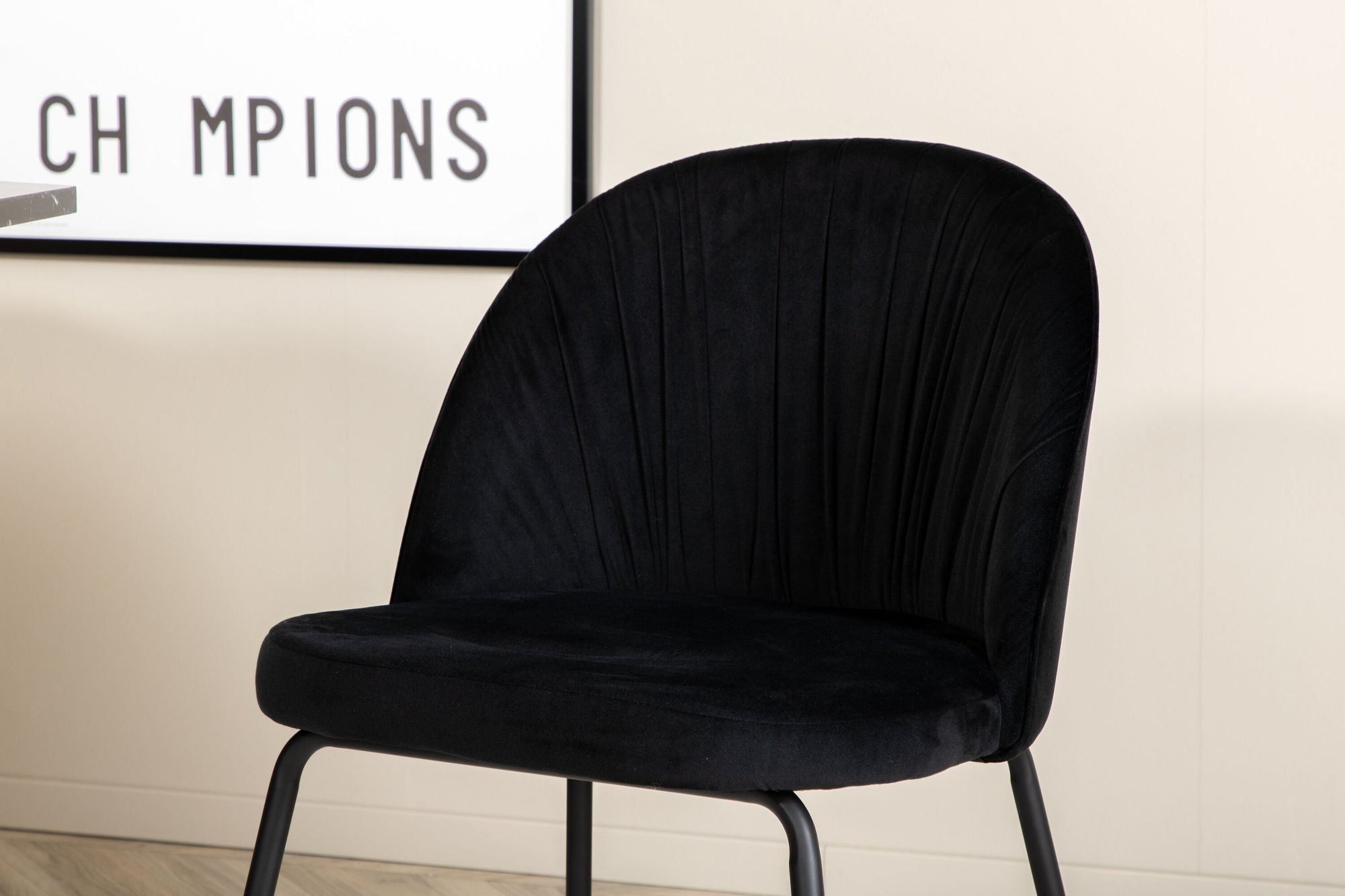 Venture Home Marbs rund spisebord , Black Black Glass Marble+Wrinkles Spisebordsstol , Black Legs , Black Velvet_4