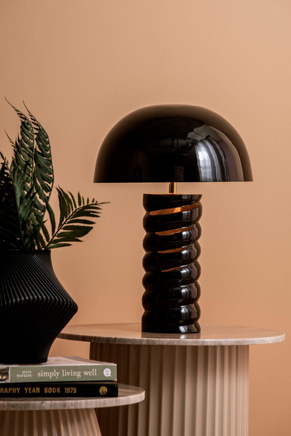 LEITMOTIV Table lamp Gracio enamel black