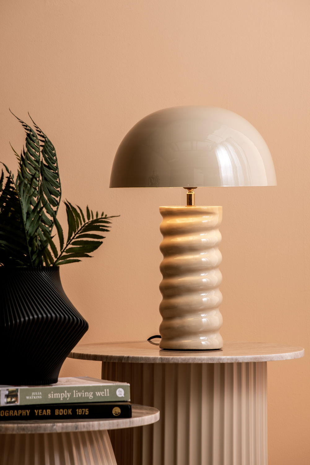 LEITMOTIV Table lamp Gracio enamel soft brown