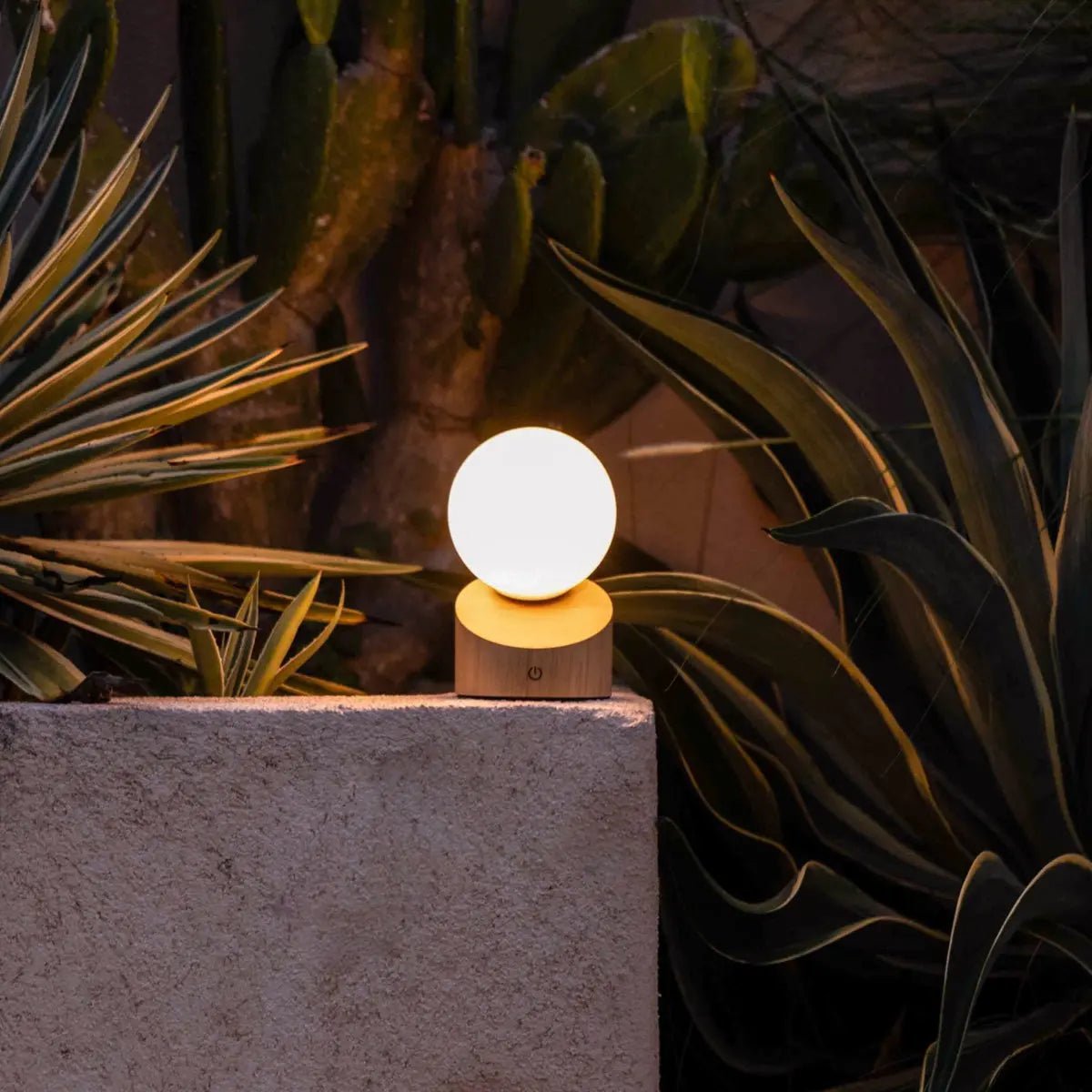 Morris lysebrun genopladelig bordlampe