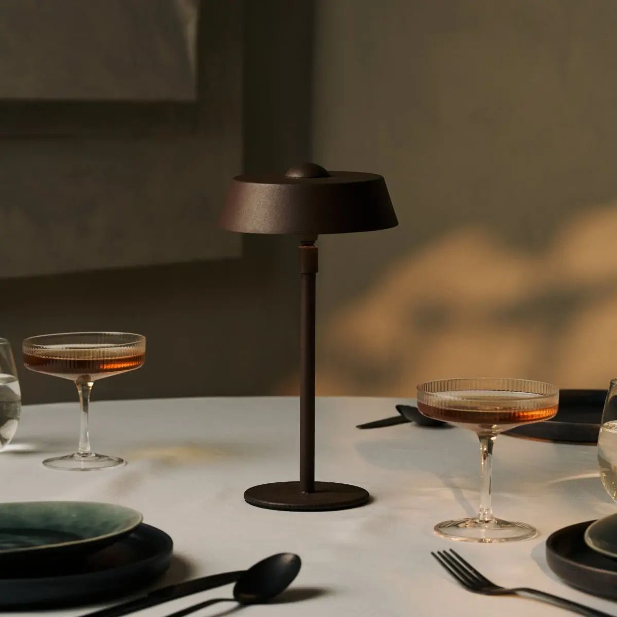 Luca Mocha Brown USB genopladelig bordlampe