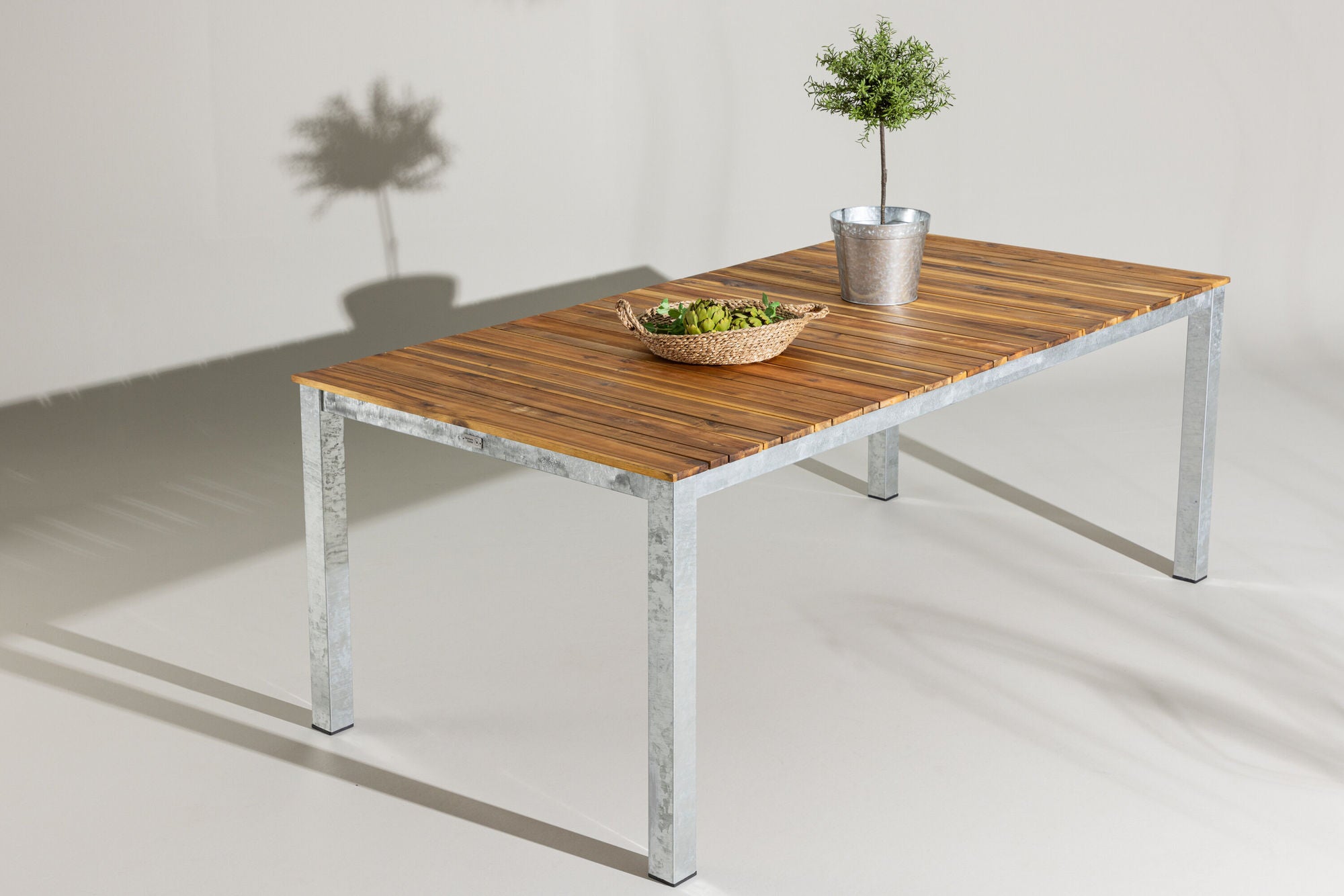 Venture Home Zenia spisebord 200*100 - Acacia / Zink