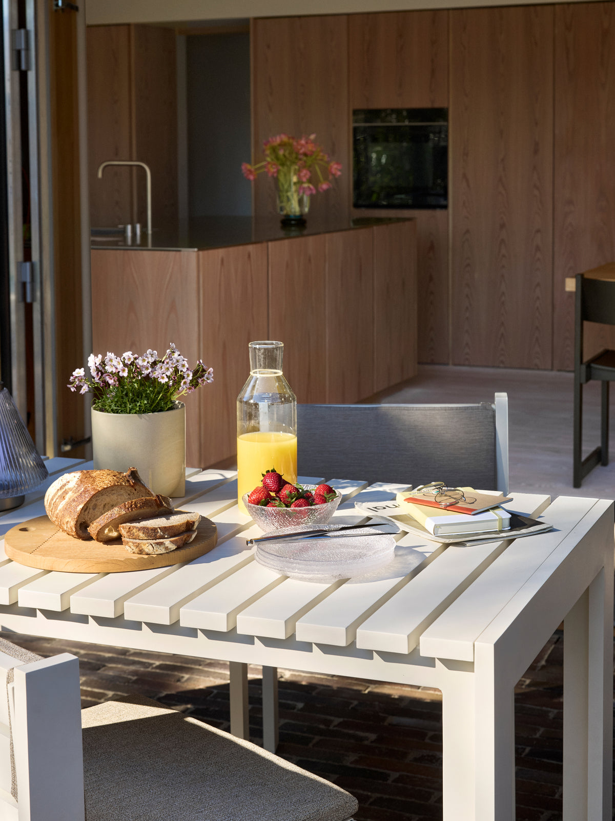 Haus stort beige spisebord