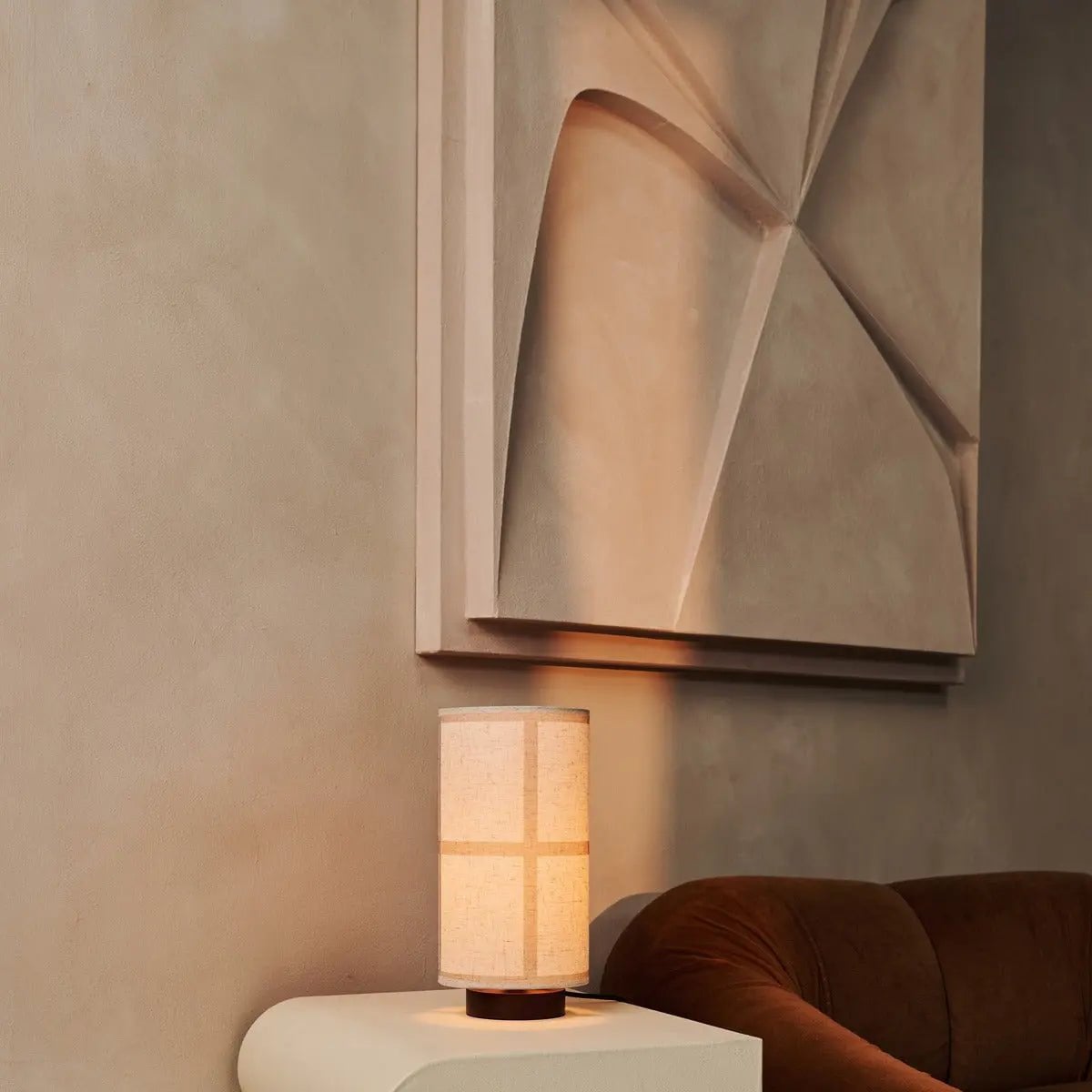 Sakura Mørkebrun Bordlampe | Linenmix skærm & stilfuld belysning