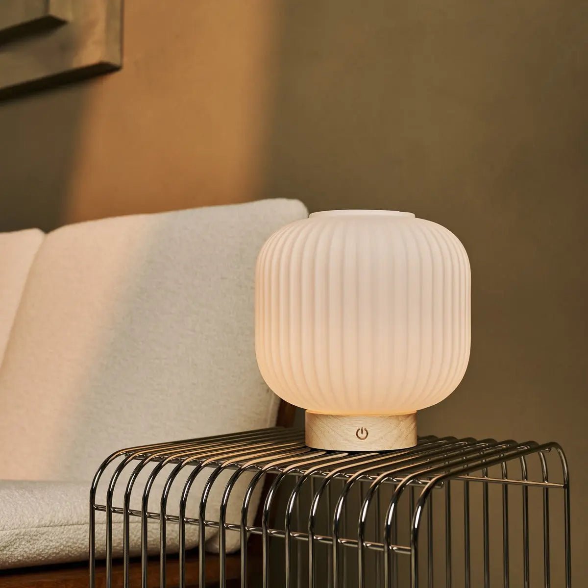 Lyla lysebrun unik genopladelig bordlampe