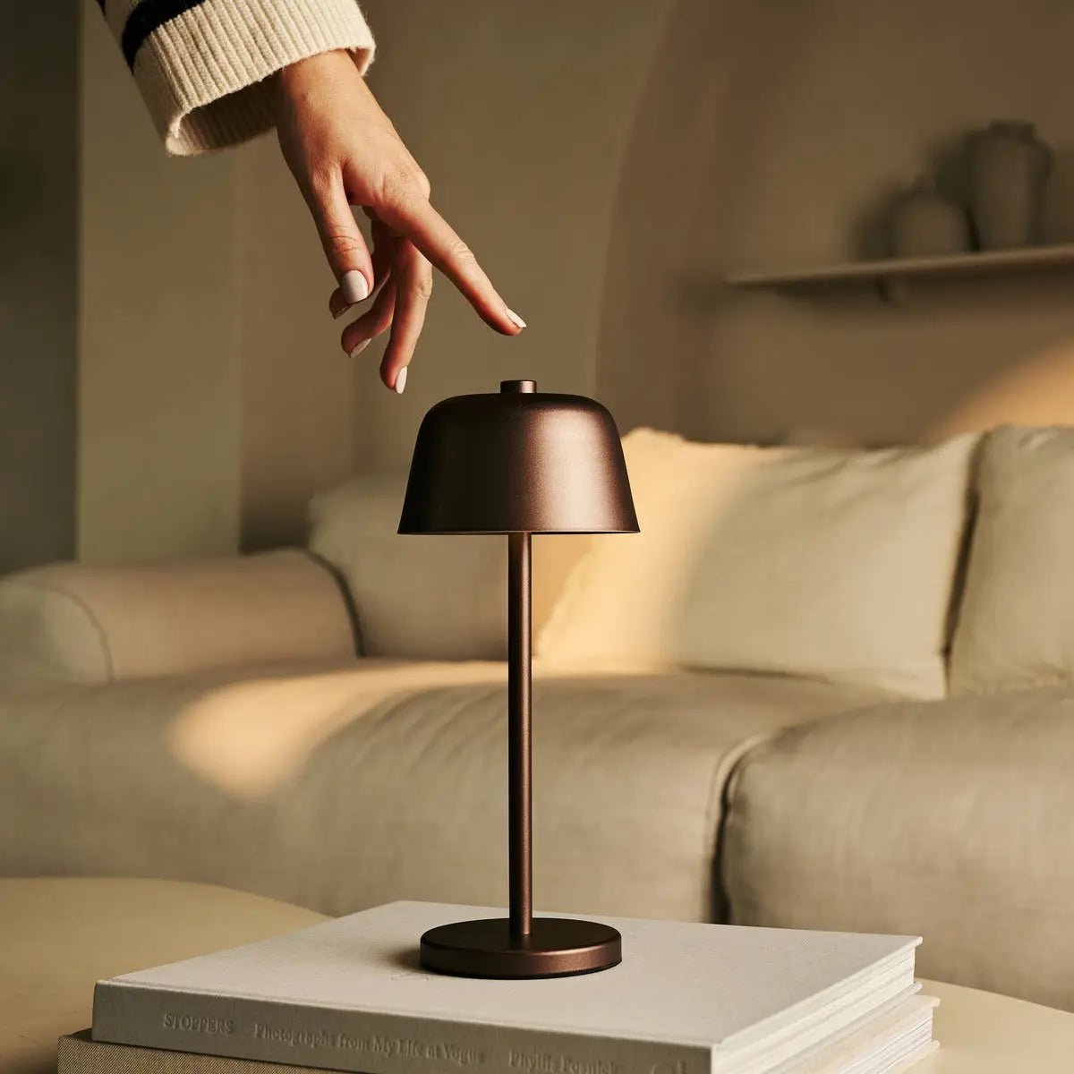 Anton Espresso Brun genopladelig bordlampe