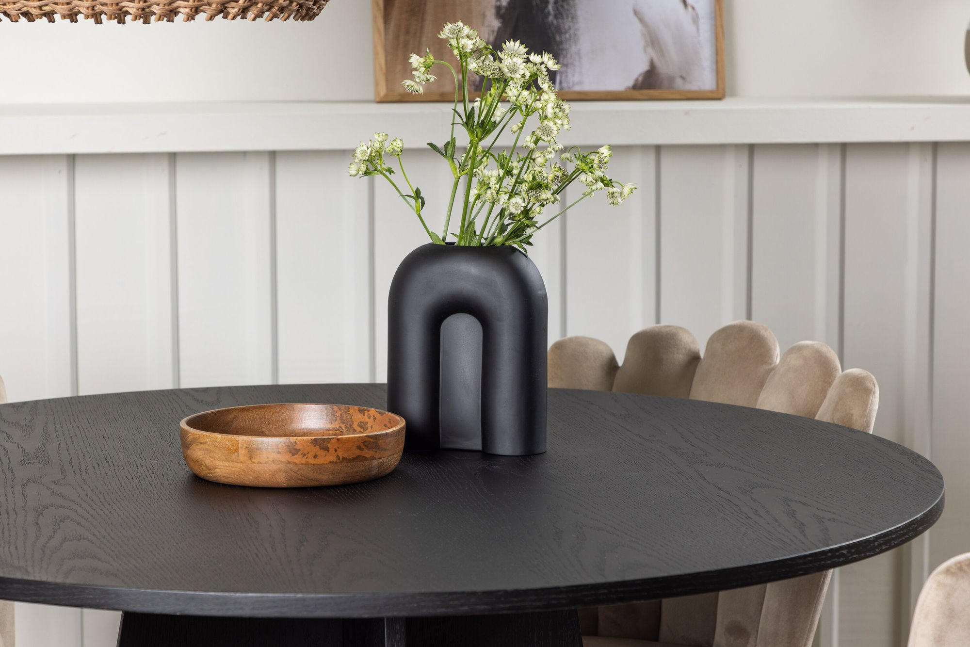 Venture Home Bootcut rund spisebord - Black / Black Fanéer +Limhamn Light stol - Black / Beige Velvet _4
