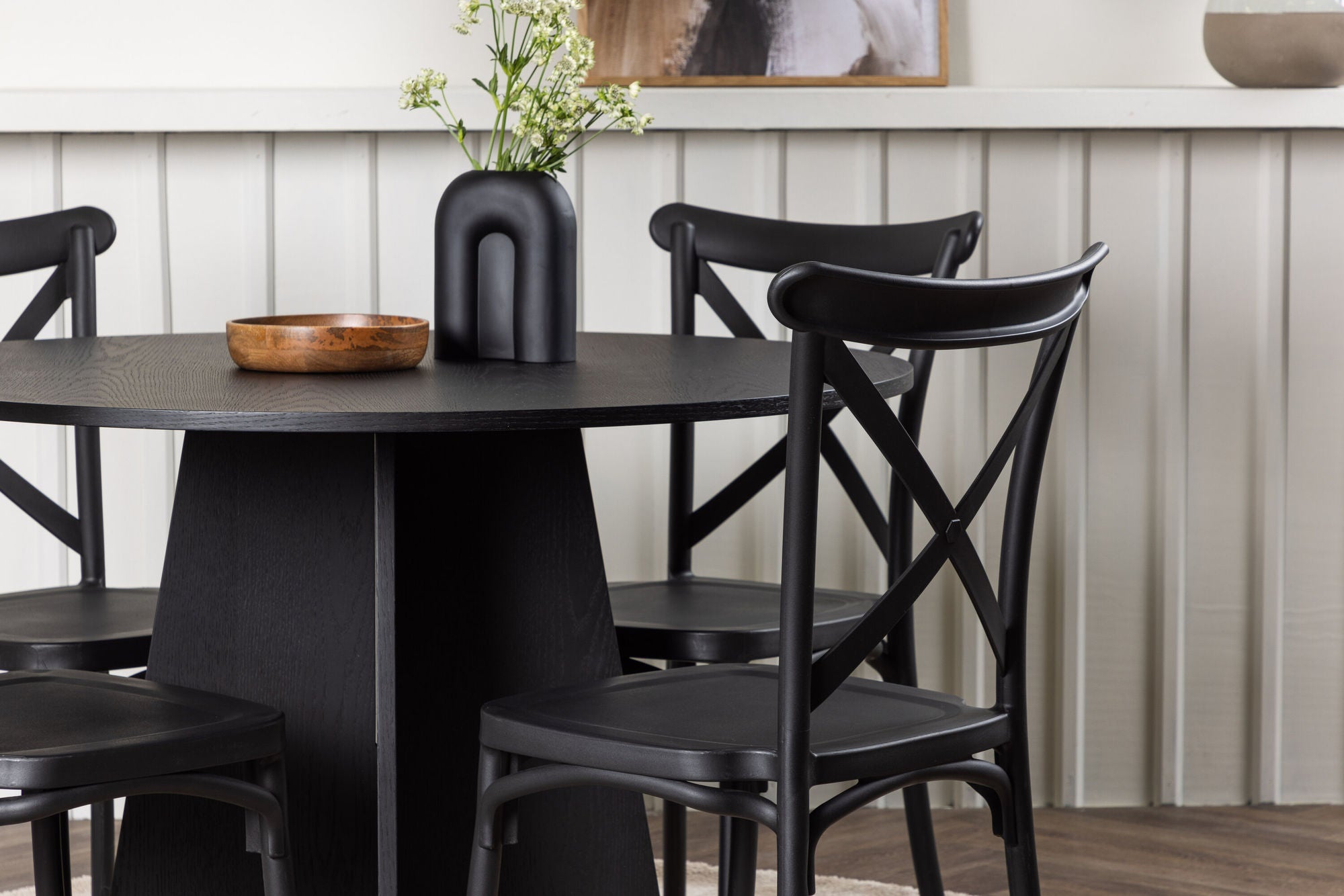 Venture Home Bootcut rund spisebord - Black / Black Fanéer +Crosett Spisebordsstol - Matte Black / Matte Black Plastic _4