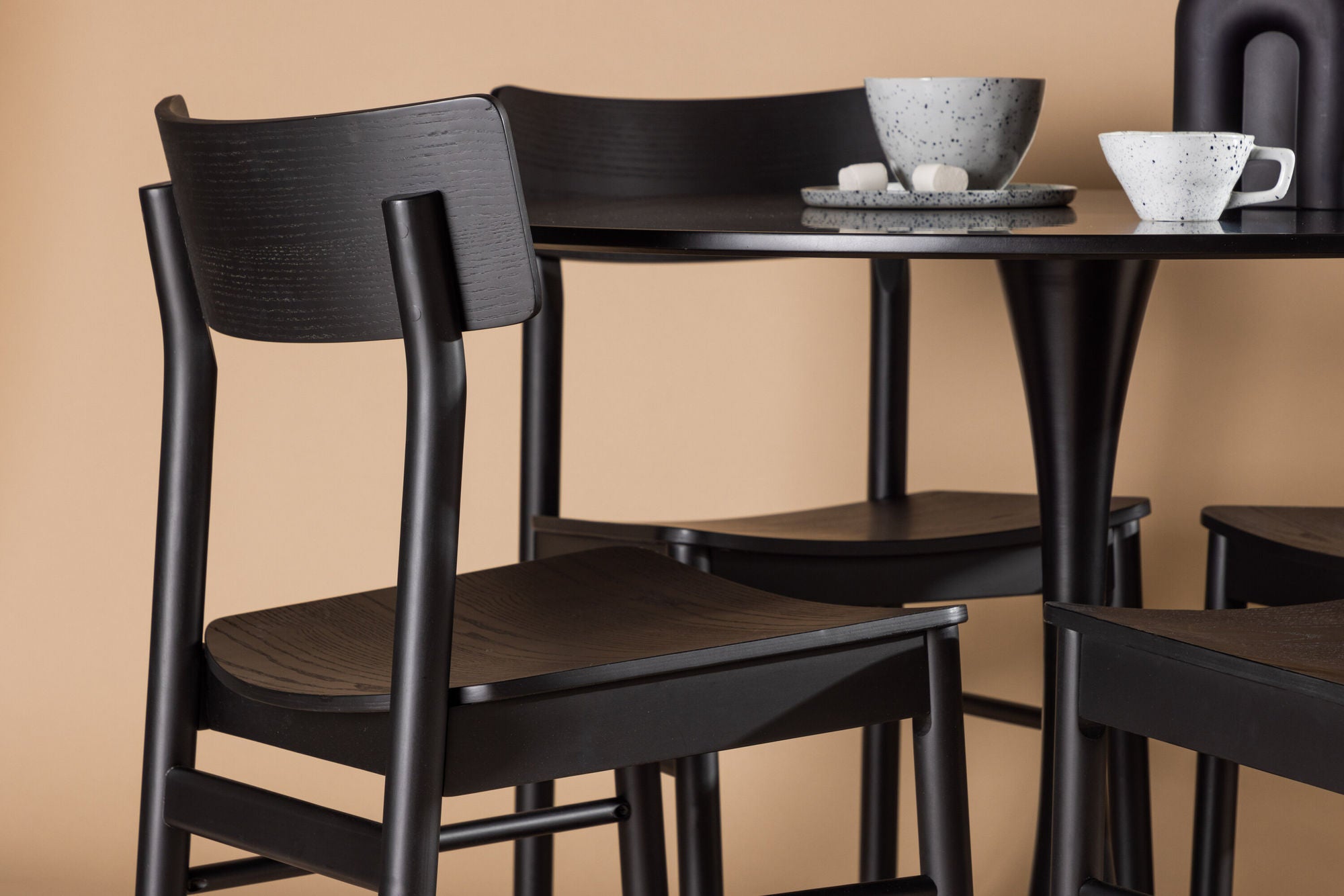 Venture Home Glade spisebord - Black / Black MDF +Montros Spisebordsstol - Natural / Natural Rubberwood _4