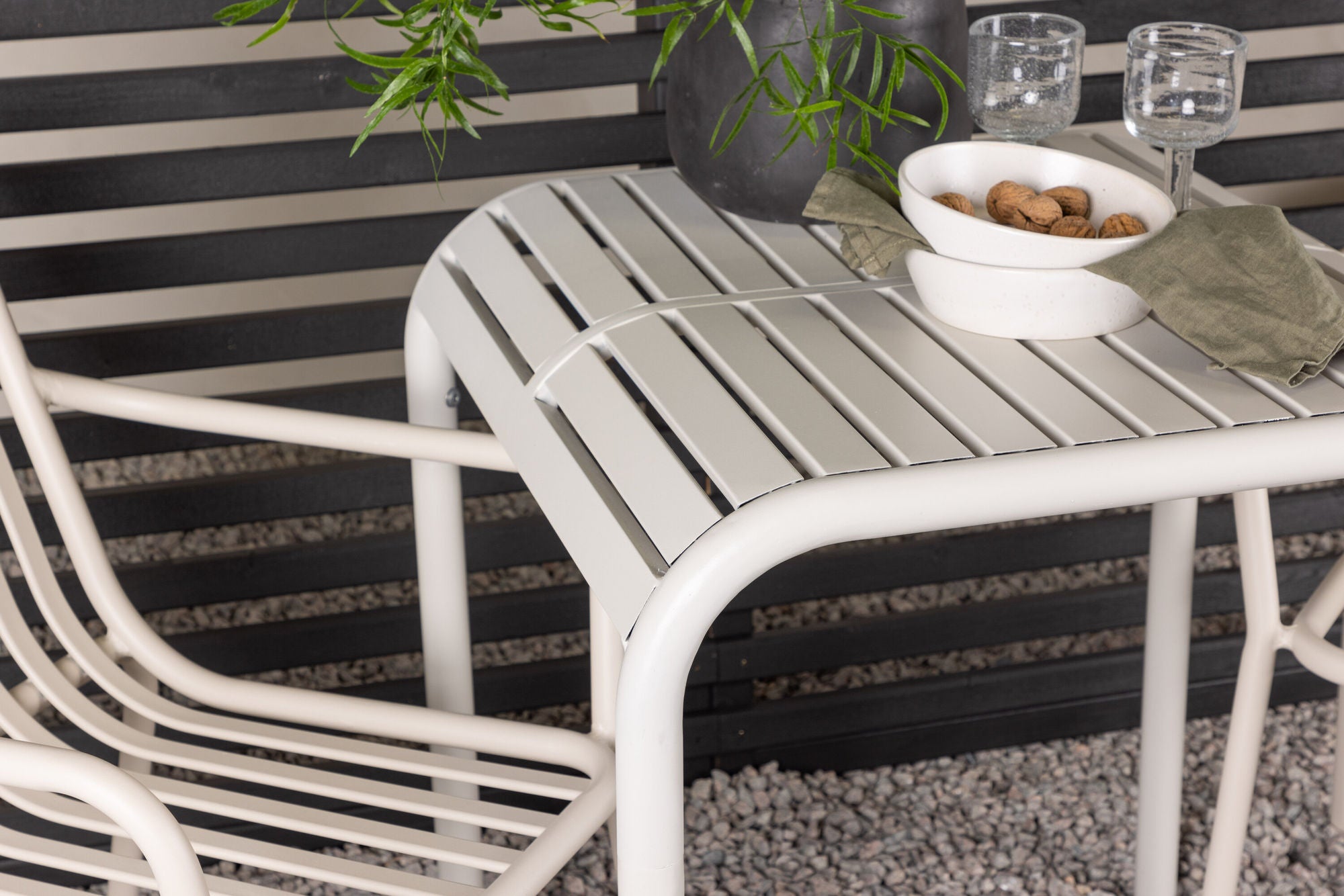 Venture Home Borneo Cafebord Aluminium - Beige / Kvadrat 70*70* +Peking Diningchair Aluminium - Beige / _2