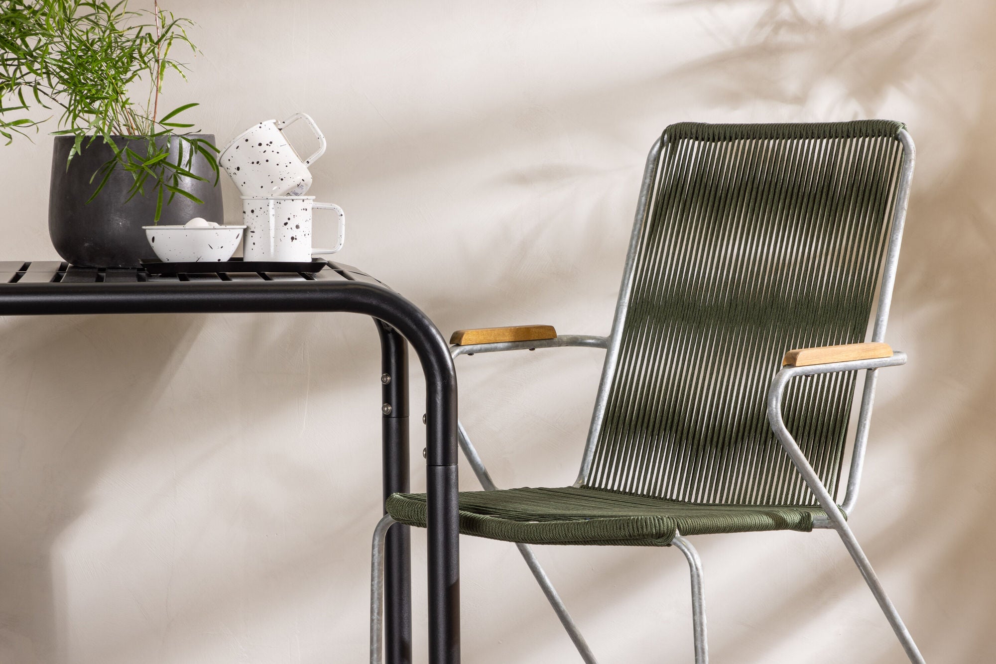Venture Home Borneo Cafebord Aluminium - Black / Kvadrat 70*70* +Bois Diningchair Steel - Silver / Green Rope _2