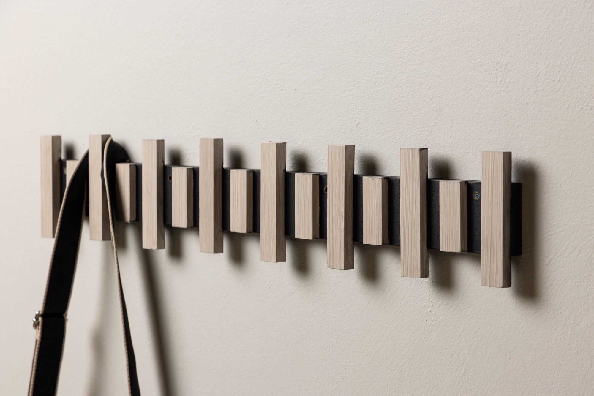 Venture Home Nimes Wall Hat Rack 75x3,5x13cm - Black/whitewash /  MDF