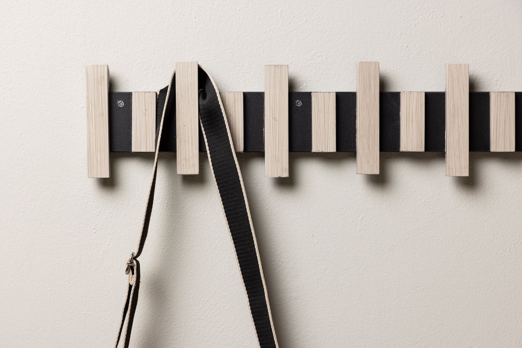 Venture Home Nimes Wall Hat Rack 75x3,5x13cm - Black/whitewash /  MDF