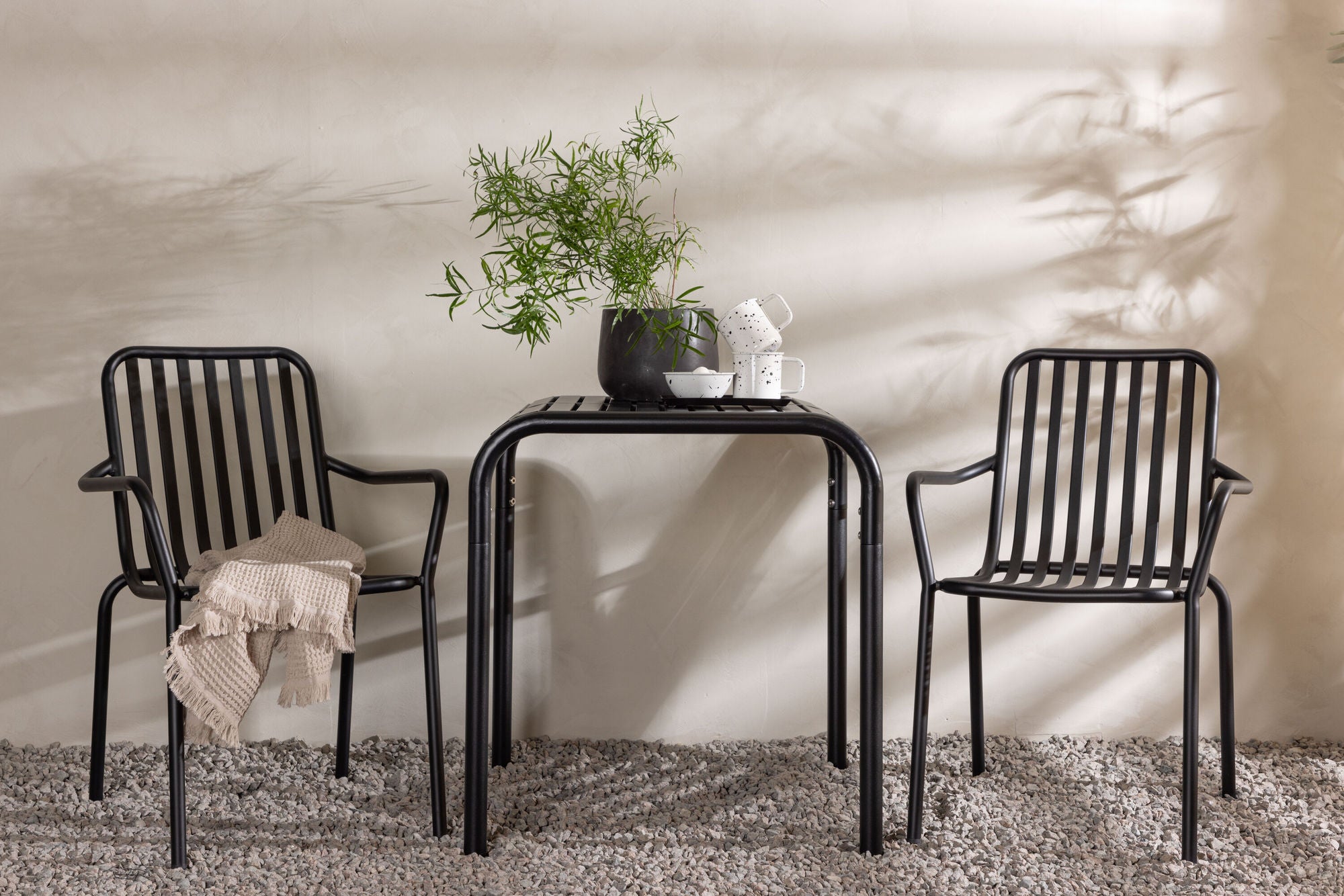 Venture Home Borneo Cafebord Aluminium - Black / Kvadrat 70*70* +Peking Diningchair Aluminium - Black / _2