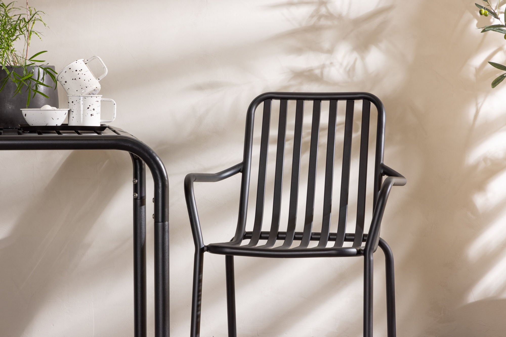 Venture Home Borneo Cafebord Aluminium - Black / Kvadrat 70*70* +Peking Diningchair Aluminium - Black / _2