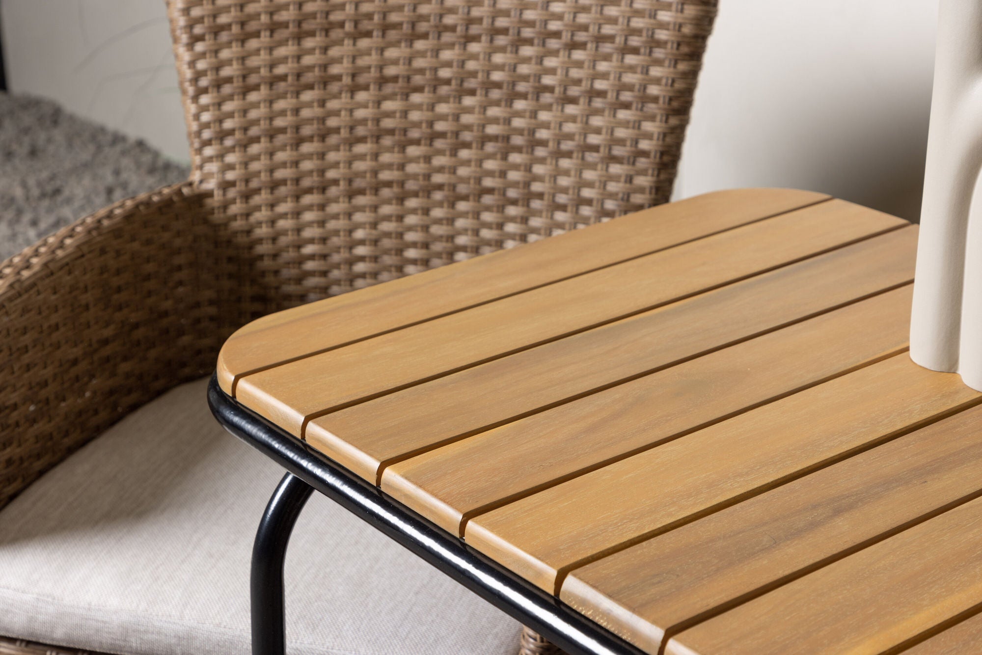 Venture Home Holmbeck Cafebord Steel - Black / Rectangular 55*70*74 +Malina Diningchair Alumnium - Nature / Wicker _2