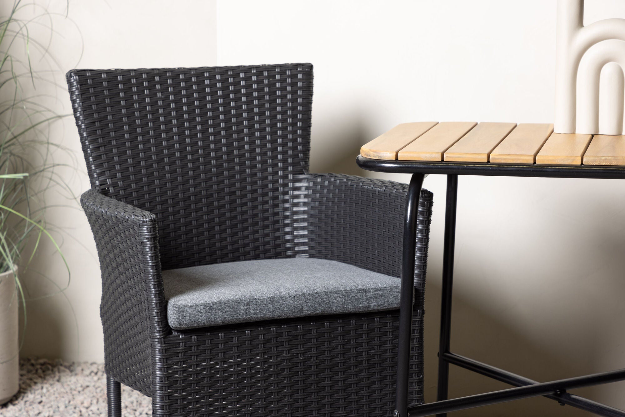 Venture Home Holmbeck Cafebord Steel - Black / Rectangular 55*70*74 +Malina Diningchair Alumnium - Black / Wicker _2