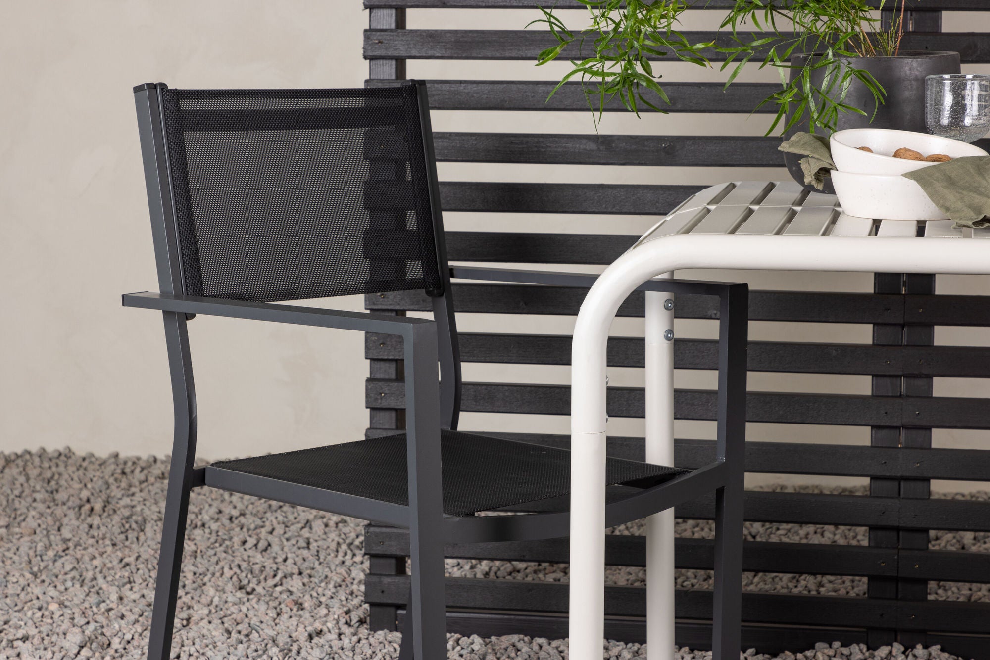 Venture Home Borneo Cafebord Aluminium - Beige / Kvadrat 70*70* +Copacabana Stacking stol - Black/Black - Ersätter 4131-408 _2
