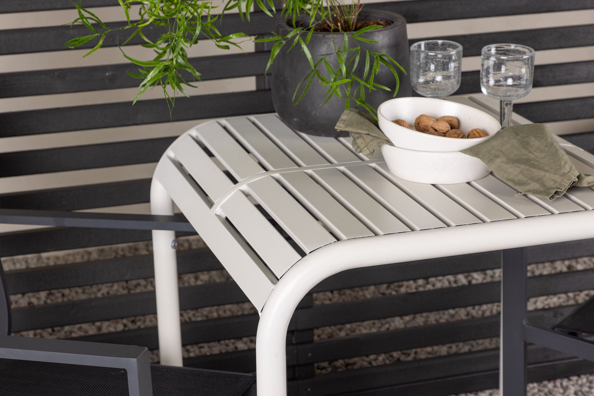 Venture Home Borneo Cafebord Aluminium - Beige / Kvadrat 70*70* +Copacabana Stacking stol - Black/Black - Ersätter 4131-408 _2