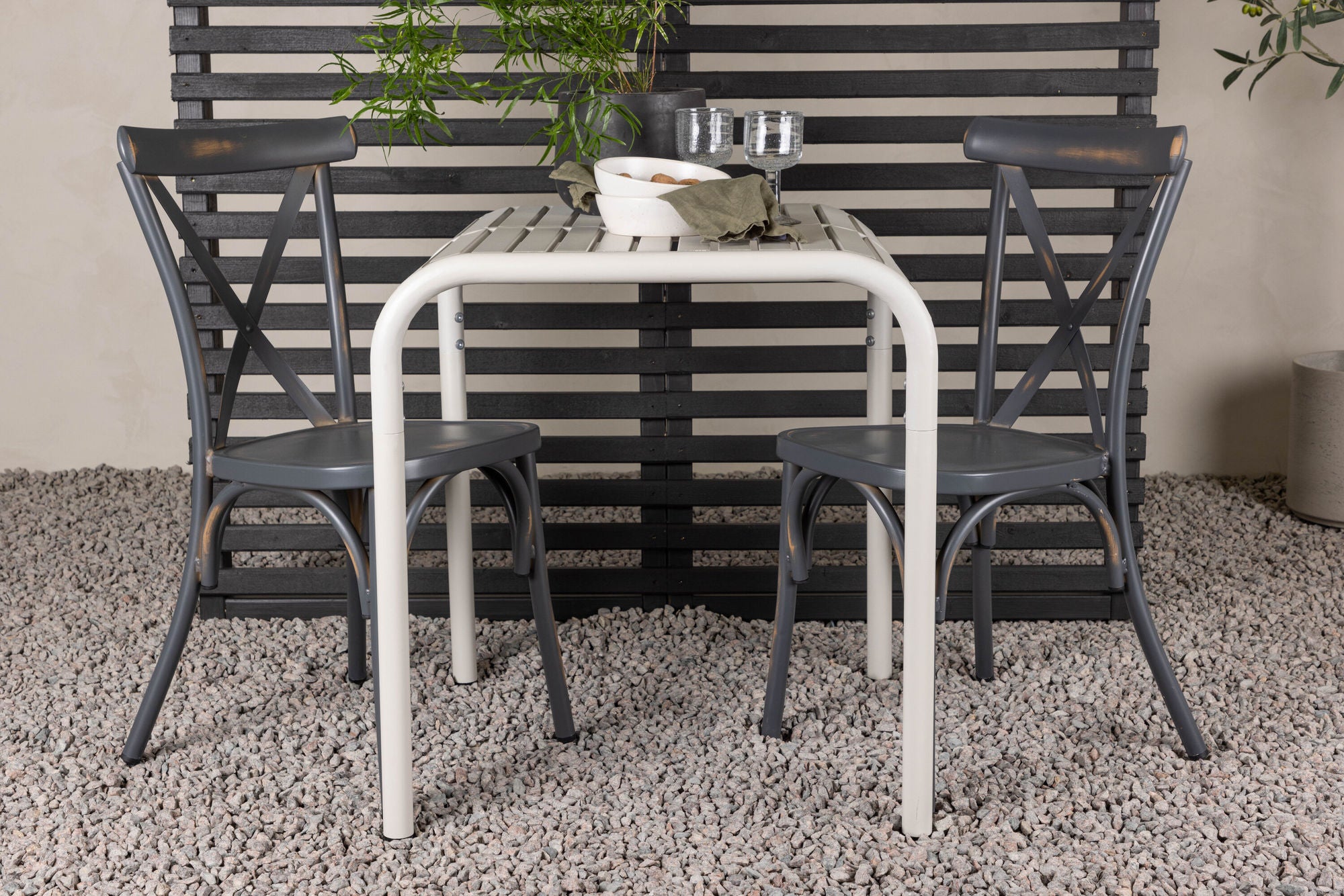 Venture Home Borneo Cafebord Aluminium - Beige / Kvadrat 70*70* +Tablas Diningchair Aluminium - Black / _2