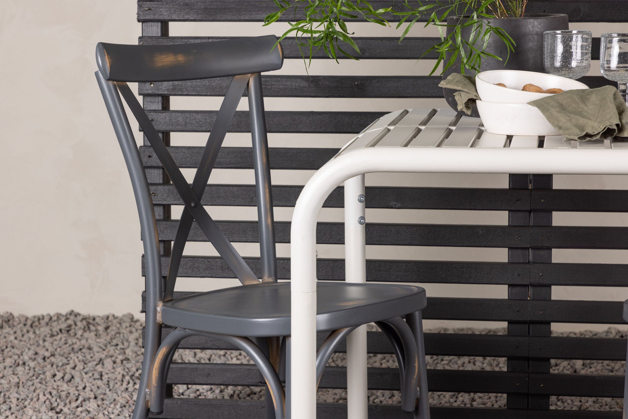 Venture Home Borneo Cafebord Aluminium - Beige / Kvadrat 70*70* +Tablas Diningchair Aluminium - Black / _2