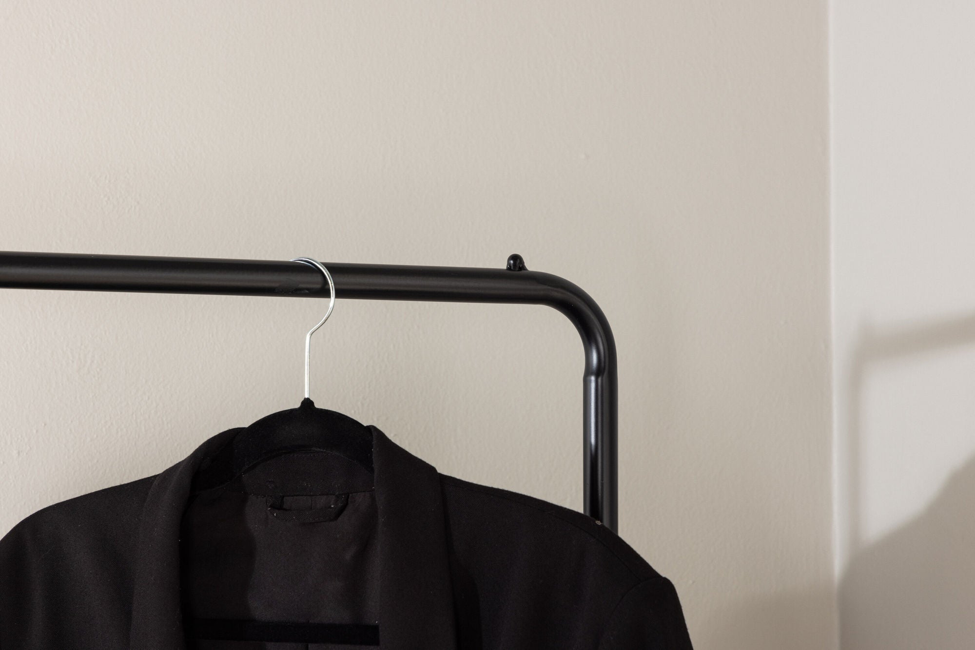 Venture Home Quito Clothing Hanger - Black / Black