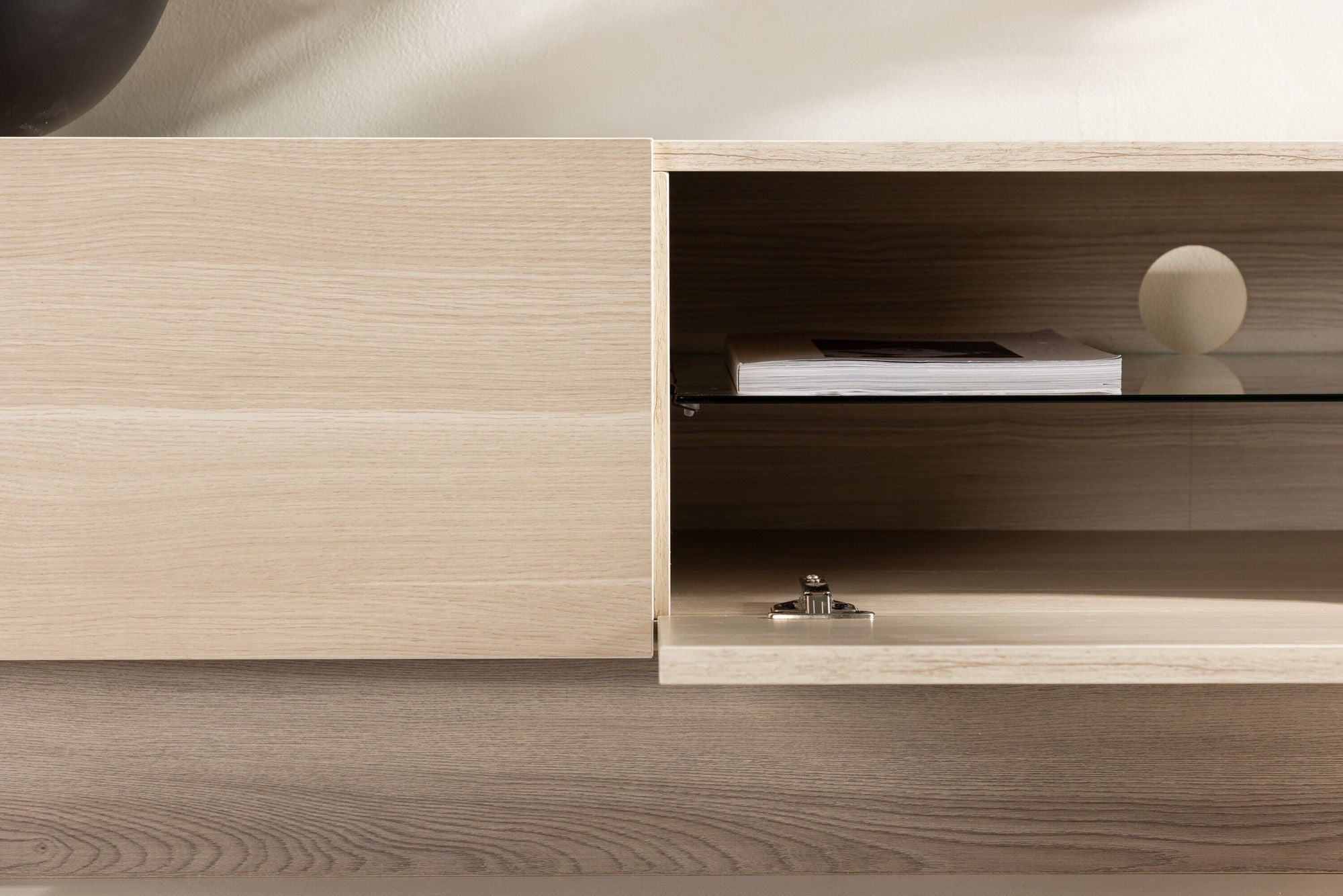 Venture Home Cuenca TV bænk - Whitewash / Clear glass Melamine/Glass