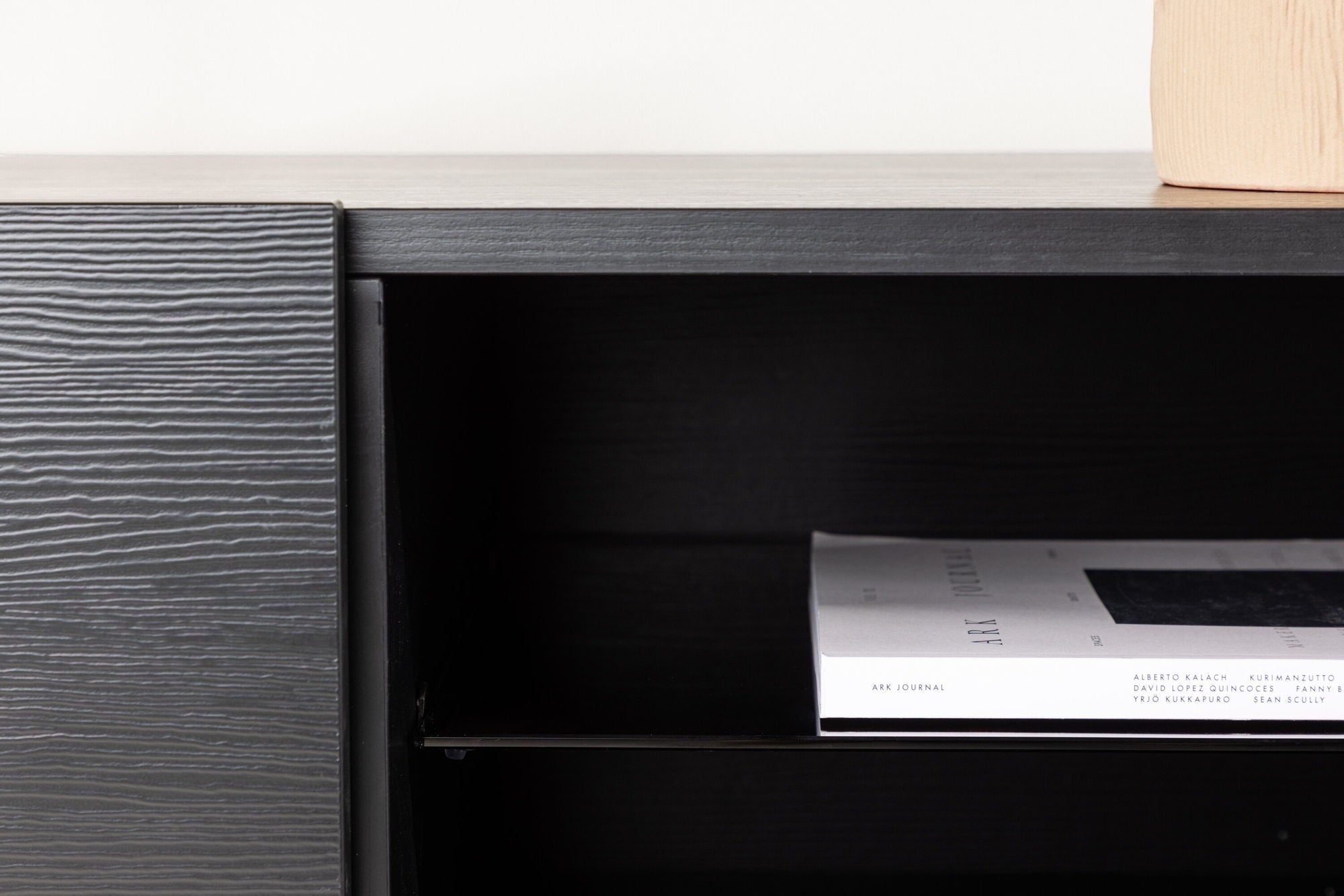 Venture Home Cuenca TV bænk - Black / Black glass Melamine/Glass