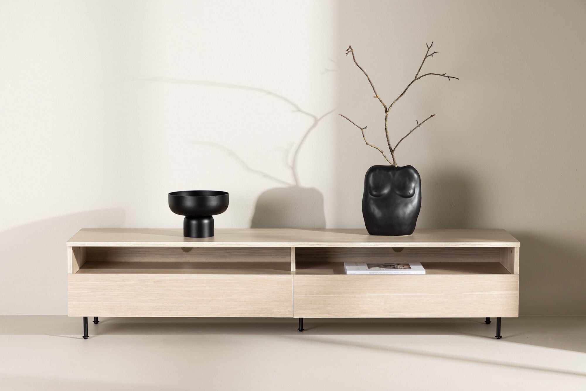 Venture Home Navarra TV bænk - Matte black / Whitewash