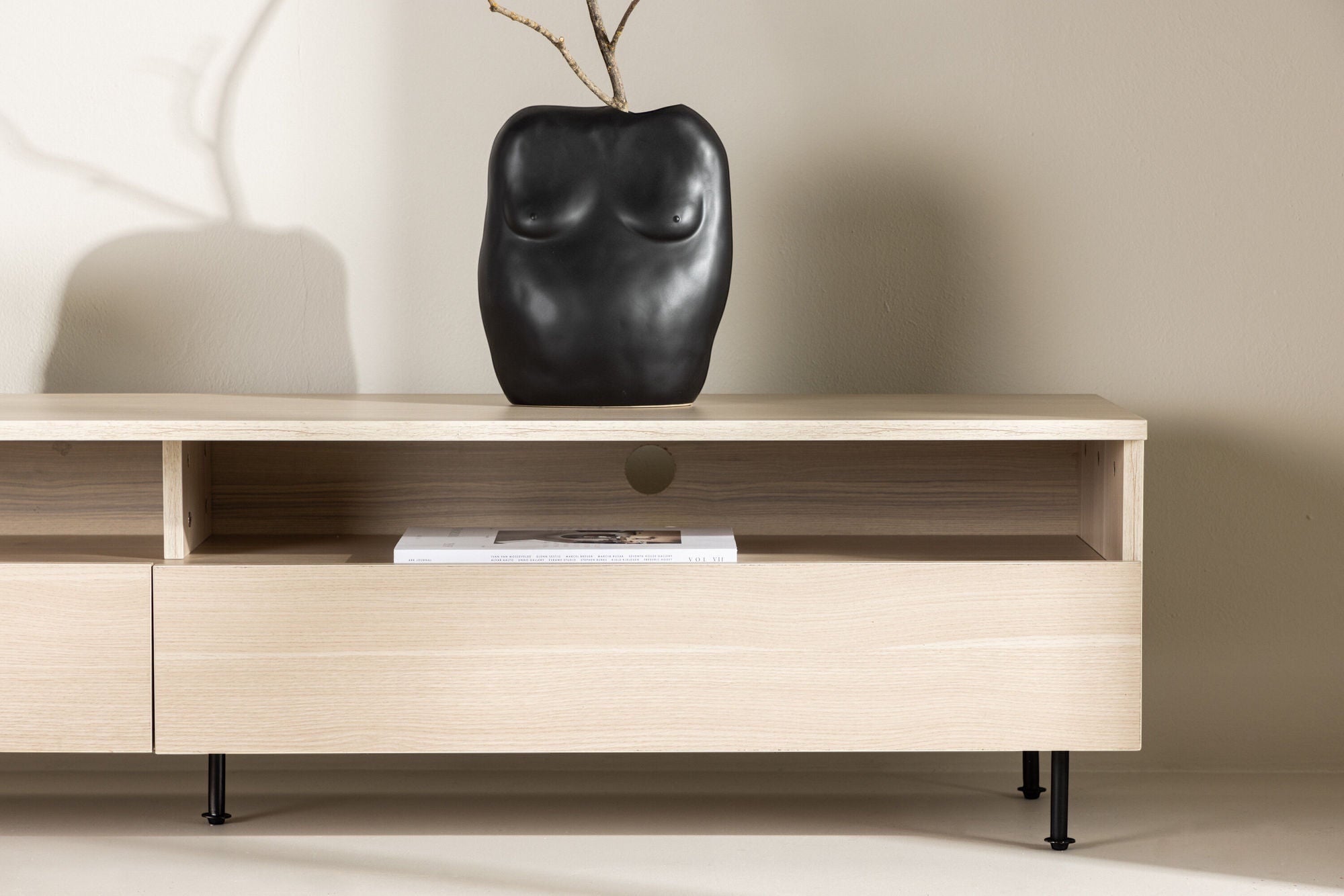 Venture Home Navarra TV bænk - Matte black / Whitewash