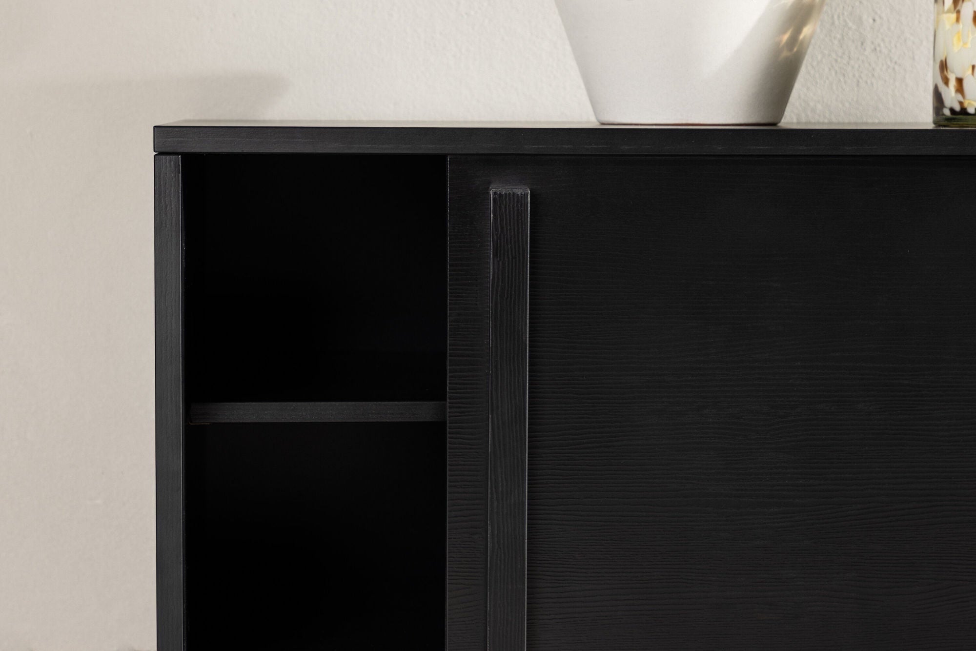 Venture Home Lugo TV bænk - Black / Black Melamine