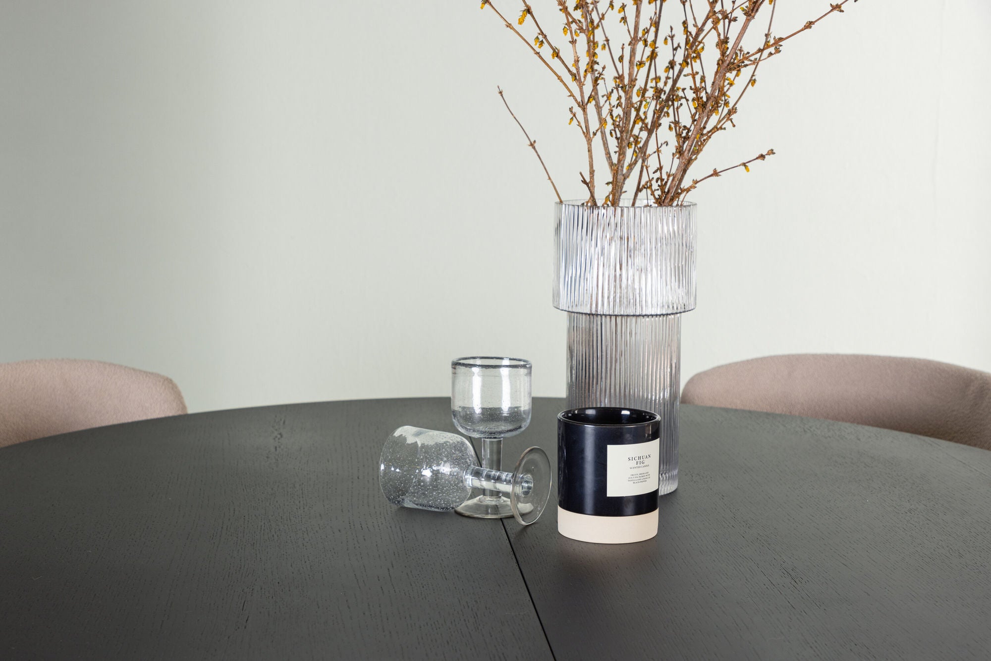 Venture Home Matilda spisebord φ130 - Black / Black MDF with veneer +Modesto Spisebordsstol - Beige / Beige Boucle _4