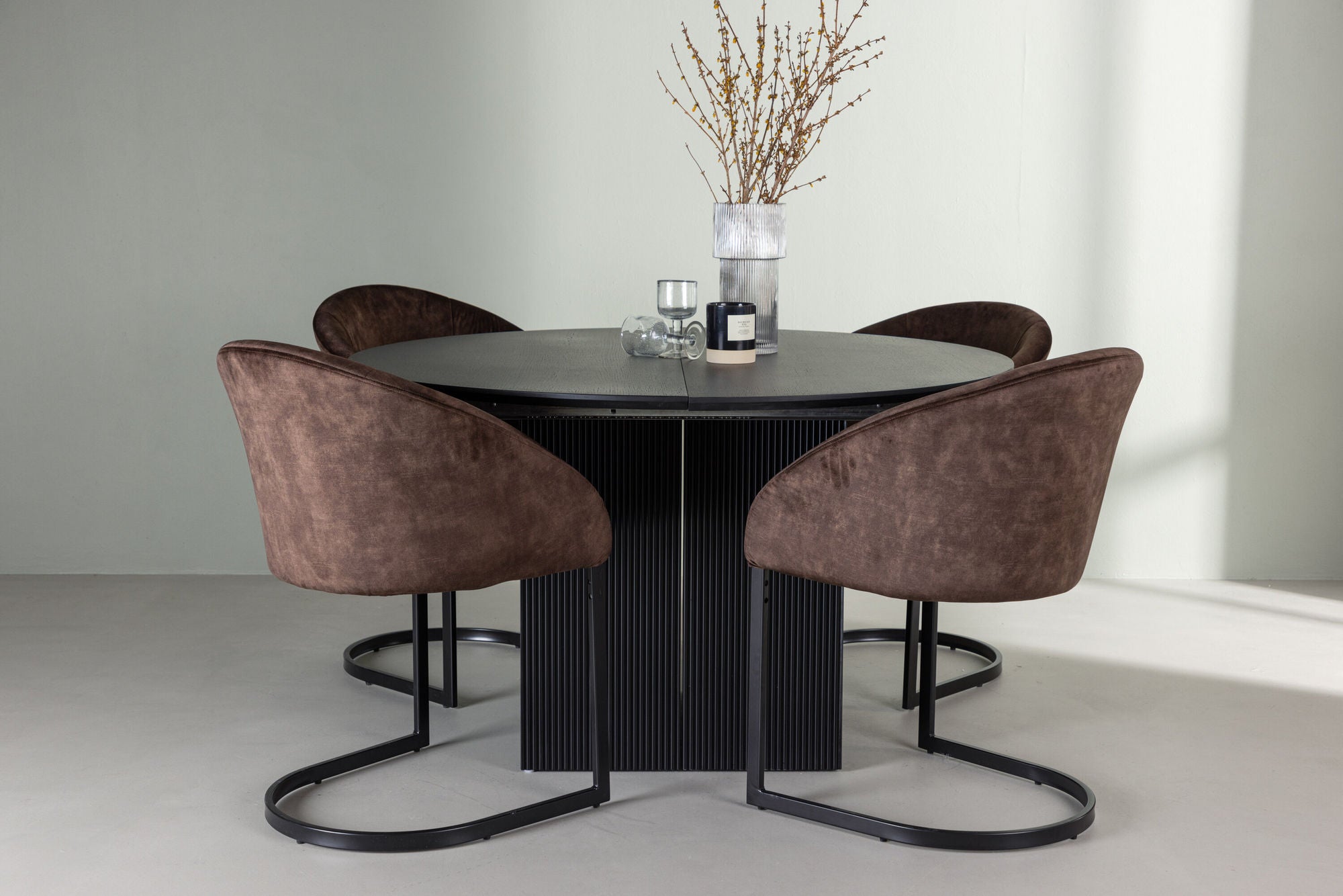 Venture Home Matilda spisebord φ130 - Black / Black MDF with veneer +Evening Spisebordsstol - Matte brown / Brown Fabric _4