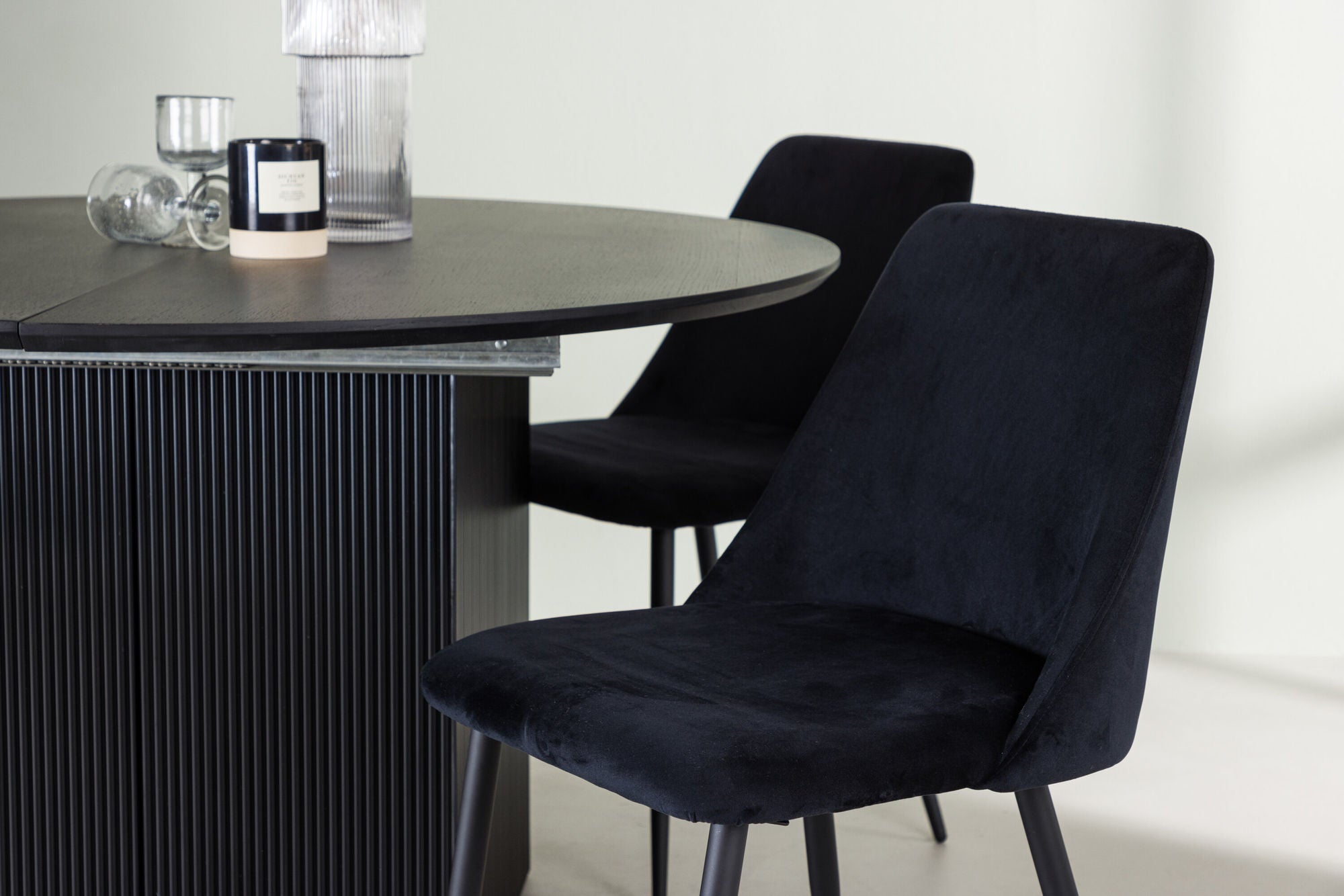 Venture Home Matilda spisebord φ130 - Black / Black MDF with veneer +Night Spisebordsstol - Black / Black Velvet _4