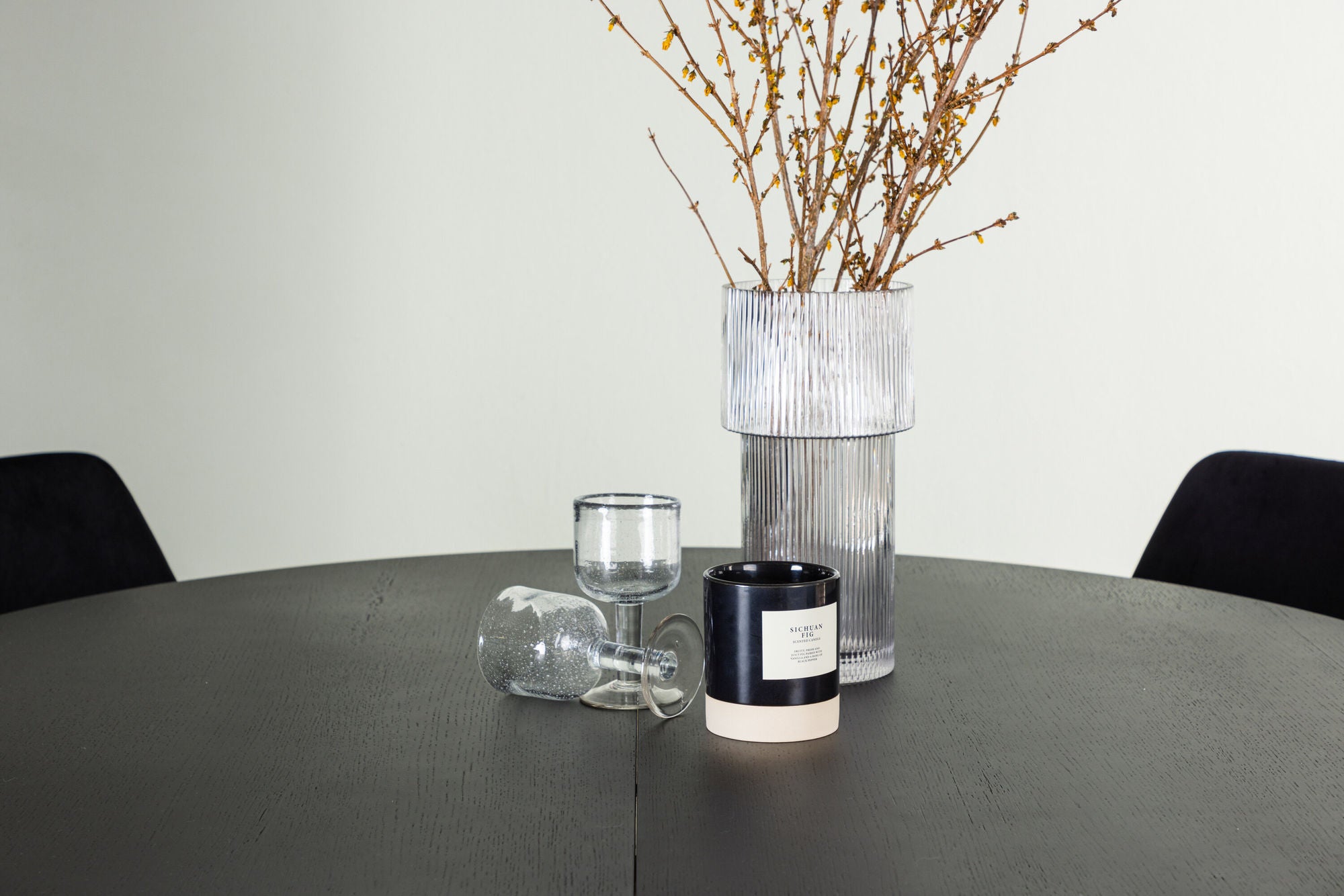 Venture Home Matilda spisebord φ130 - Black / Black MDF with veneer +Night Spisebordsstol - Black / Black Velvet _4