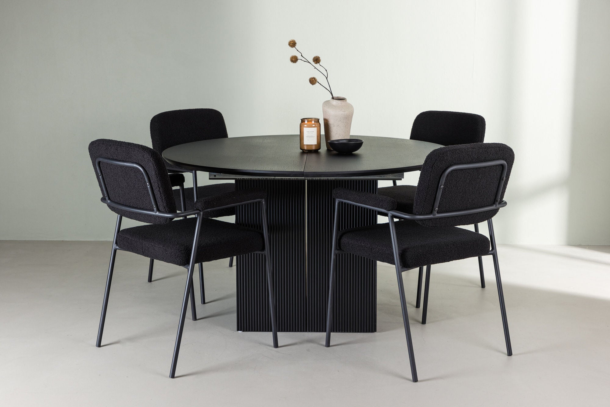 Venture Home Matilda spisebord φ130 - Black / Black MDF with veneer +Yesterday Spisebordsstol - Black / Black Boucle _4