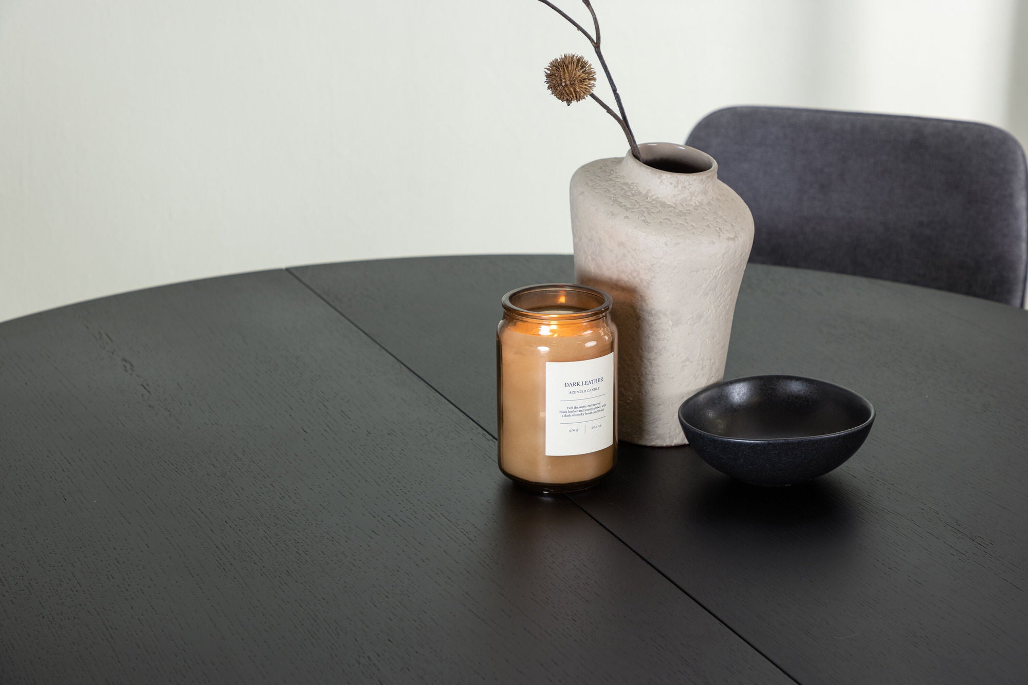 Venture Home Matilda spisebord φ130 - Black / Black MDF with veneer +Rosie Spisebordsstol - Black / Dark grey Fabric _4