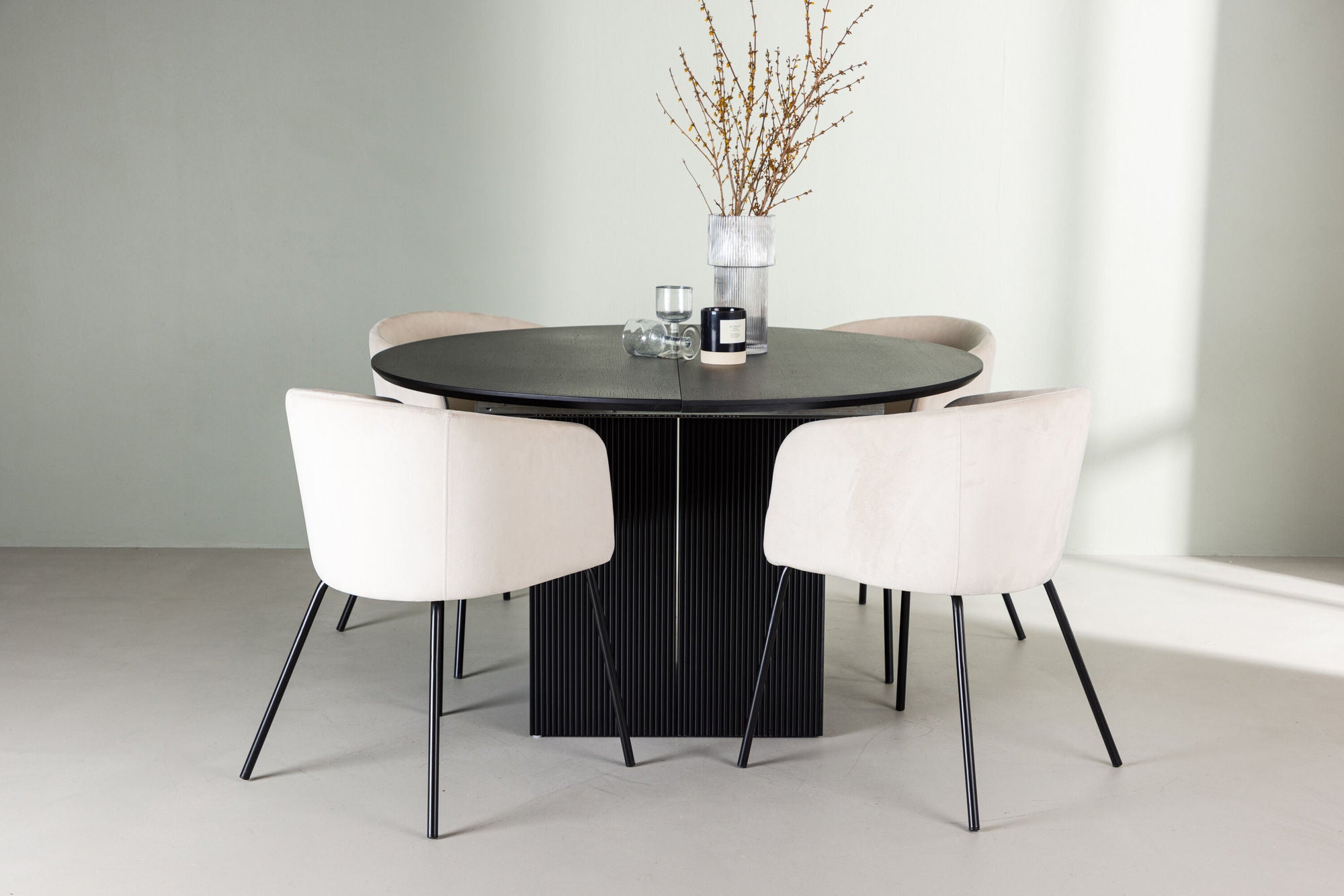 Venture Home Matilda spisebord φ130 - Black / Black MDF with veneer +Berit stol - Black / Beige Velvet _4