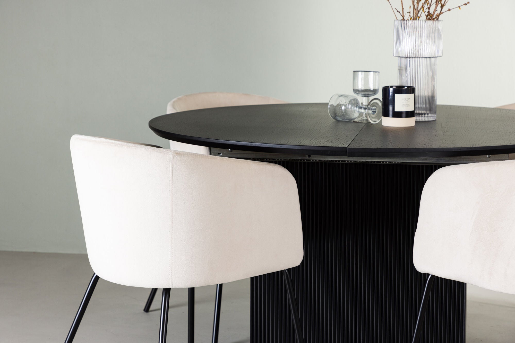 Venture Home Matilda spisebord φ130 - Black / Black MDF with veneer +Berit stol - Black / Beige Velvet _4
