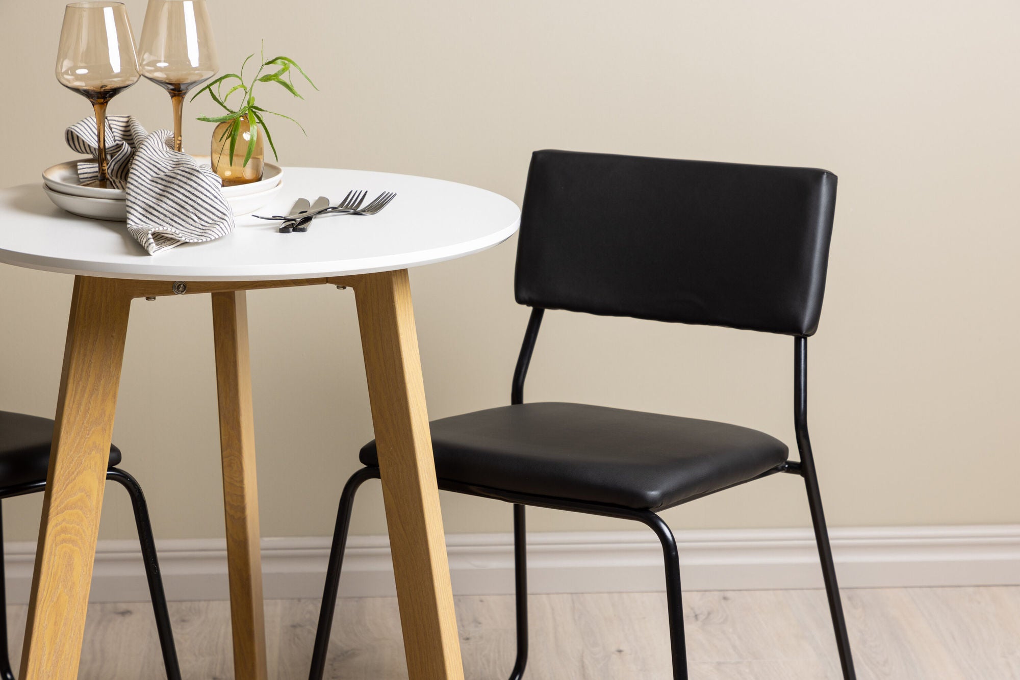 Venture Home Leonora spisebord φ65 - Oaklook / White MDF +Kenth stol - Black / Black PU _2