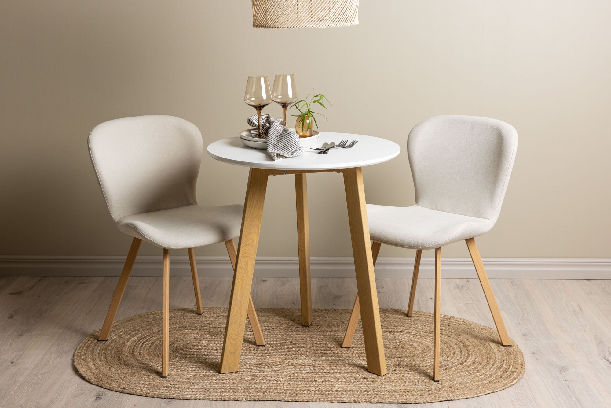 Venture Home Leonora spisebord φ65 - Oaklook / White MDF +Lilja Spisebordsstol - Oaklook / Beige Fabric _2